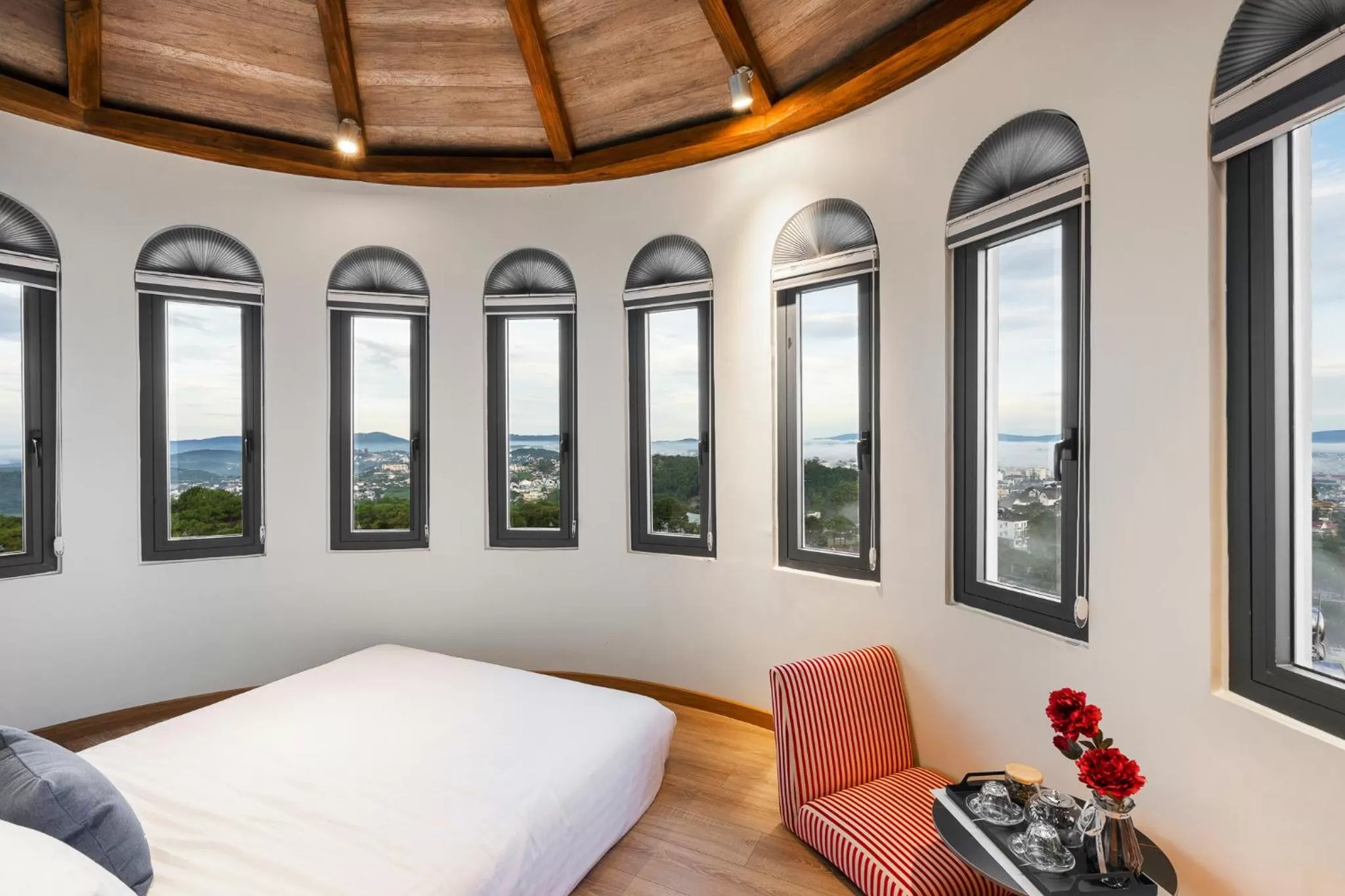 Bed in De La Sol Villa Dalat