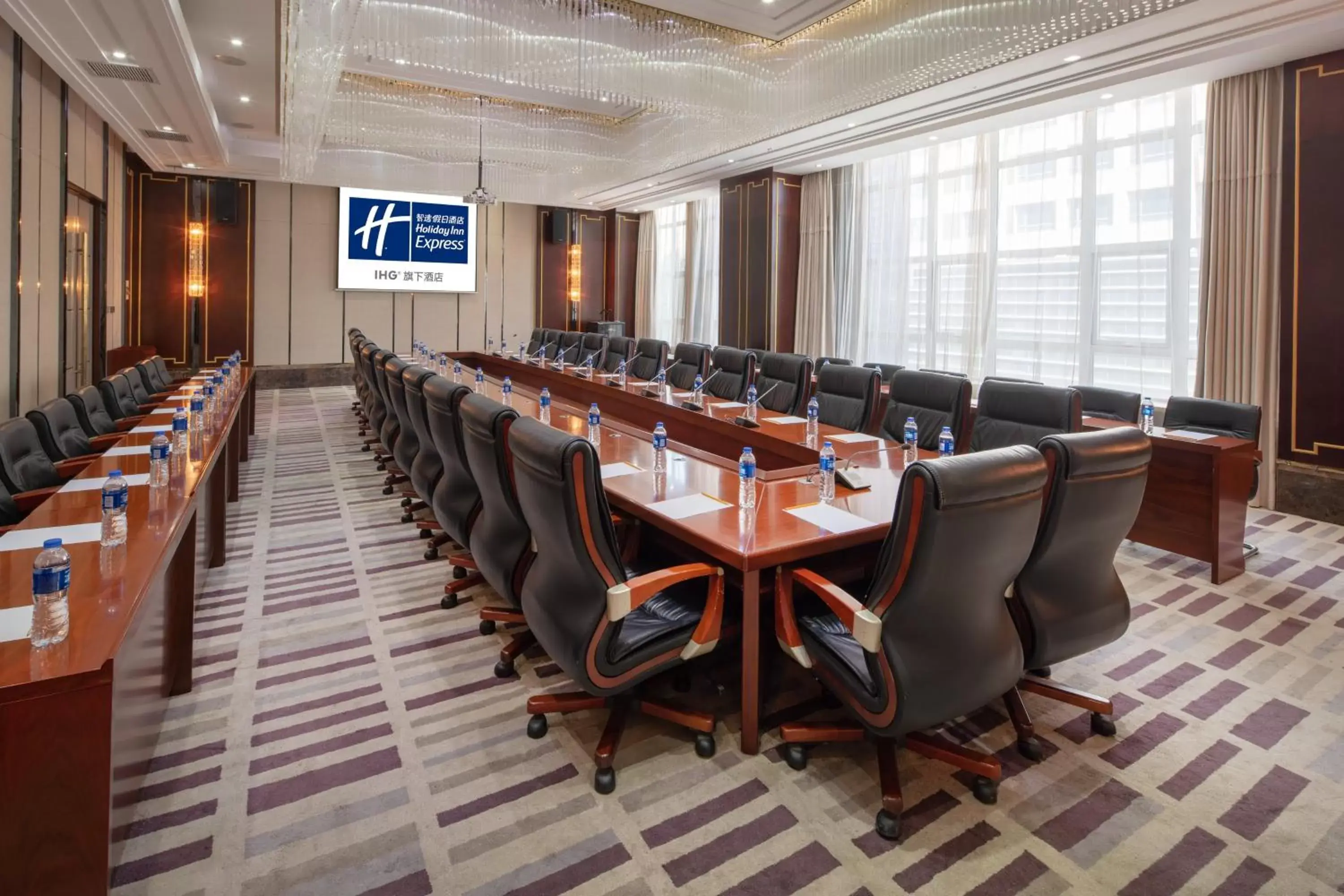 Meeting/conference room in Holiday Inn Express Luoyang City Center, an IHG Hotel