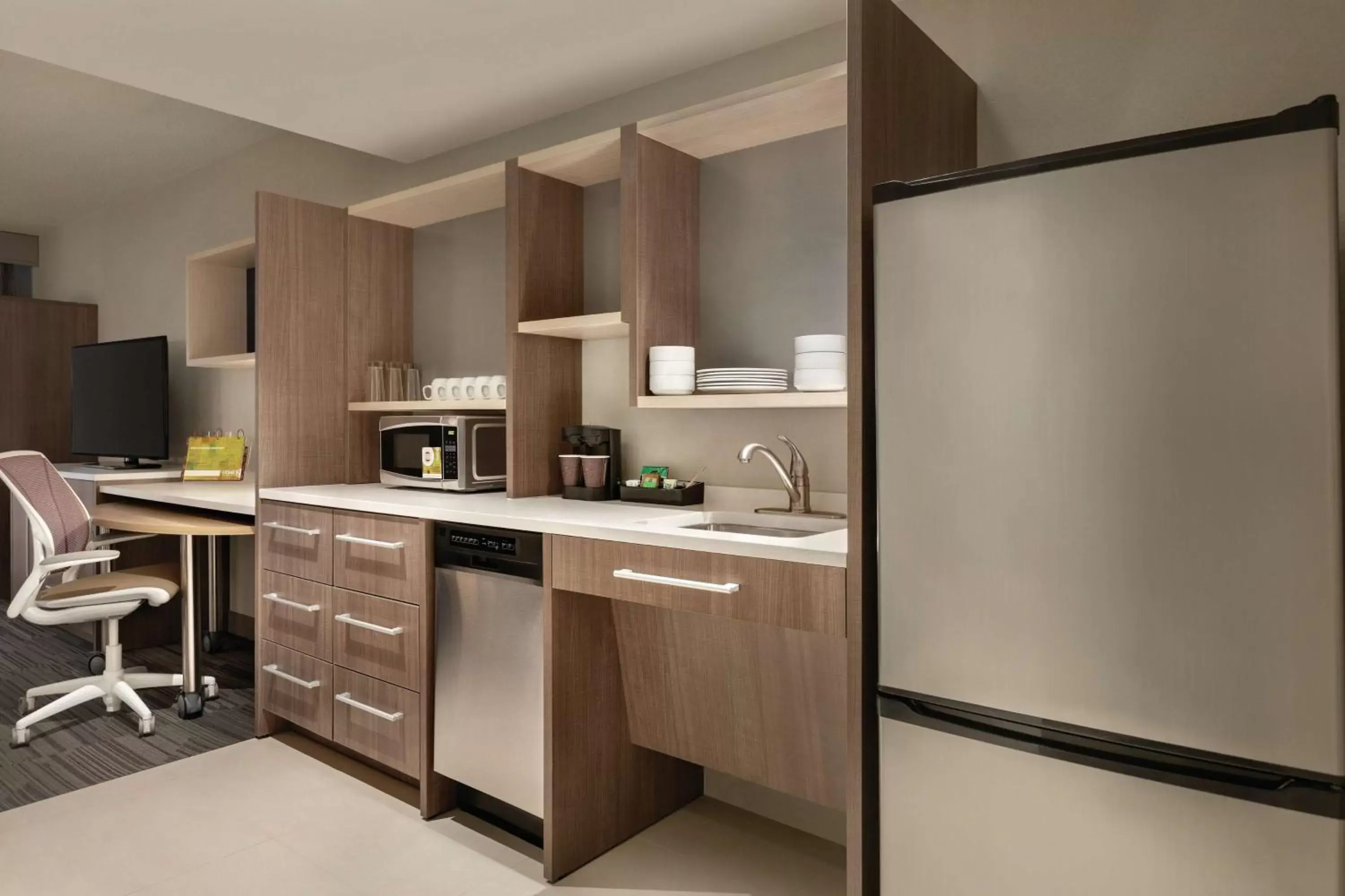 Bedroom, Kitchen/Kitchenette in Home2 Suites By Hilton Chicago River North