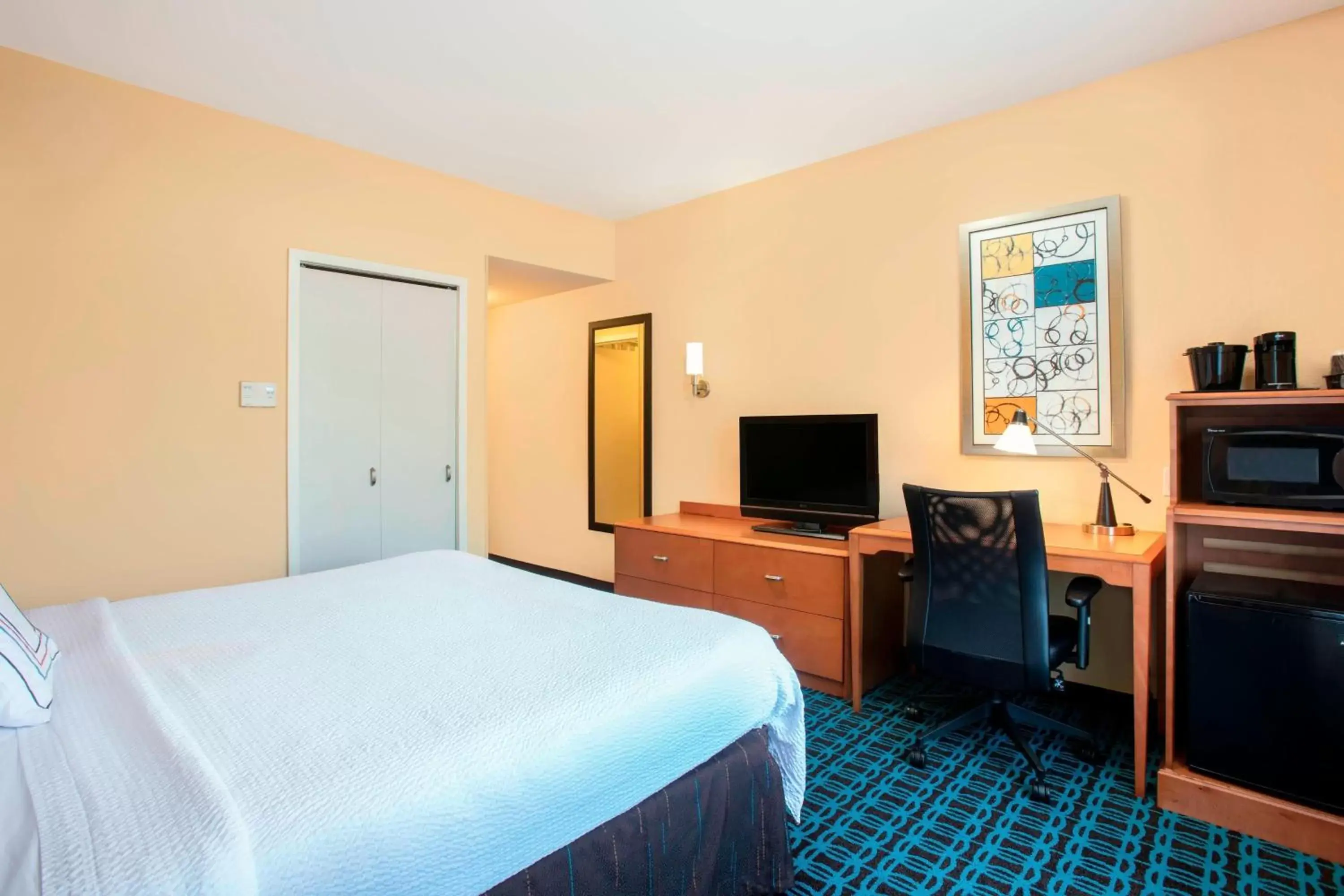 Photo of the whole room, Bed in Fairfield Inn and Suites by Marriott Lakeland Plant City