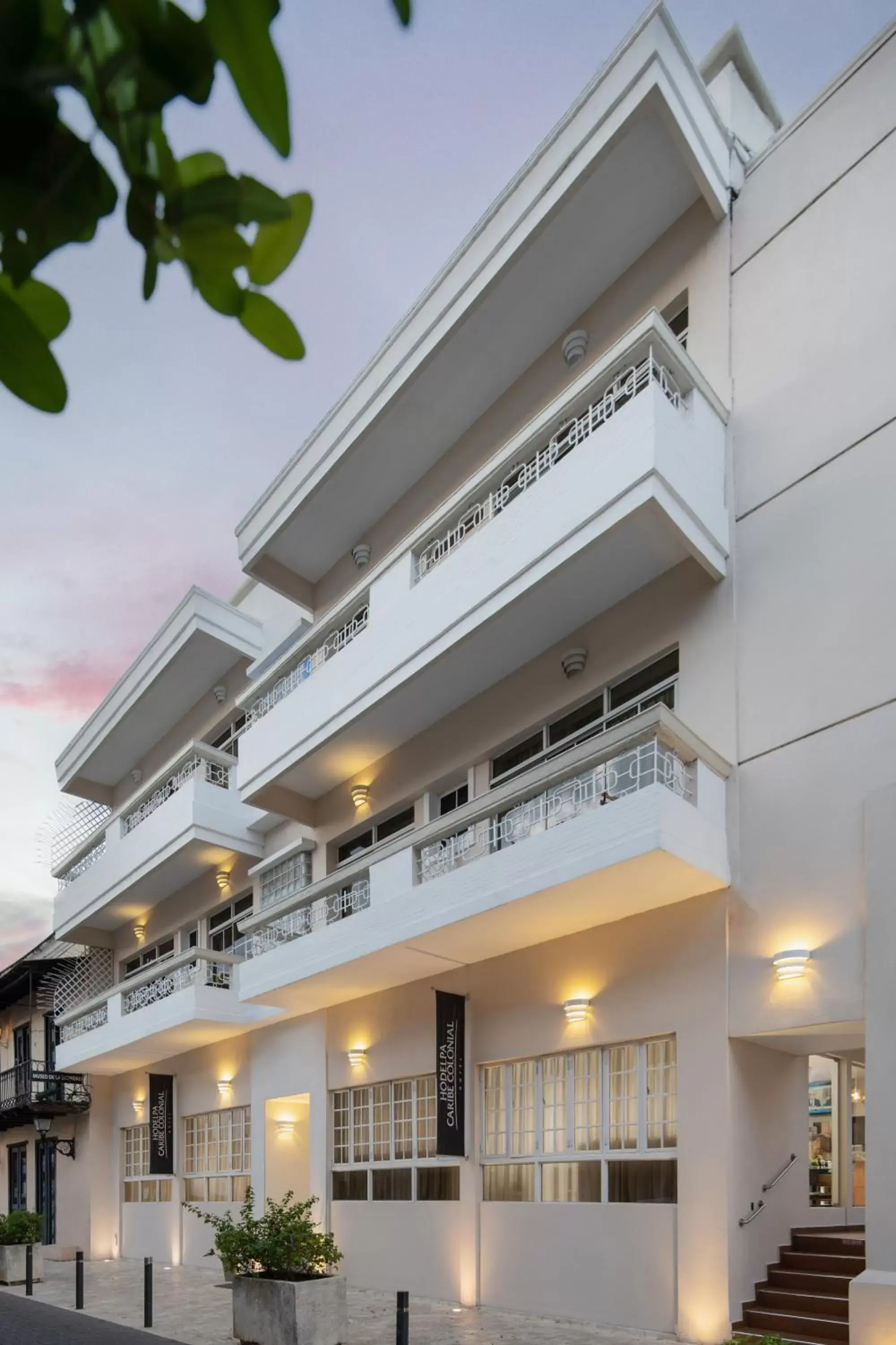 Facade/entrance, Property Building in Hodelpa Caribe Colonial