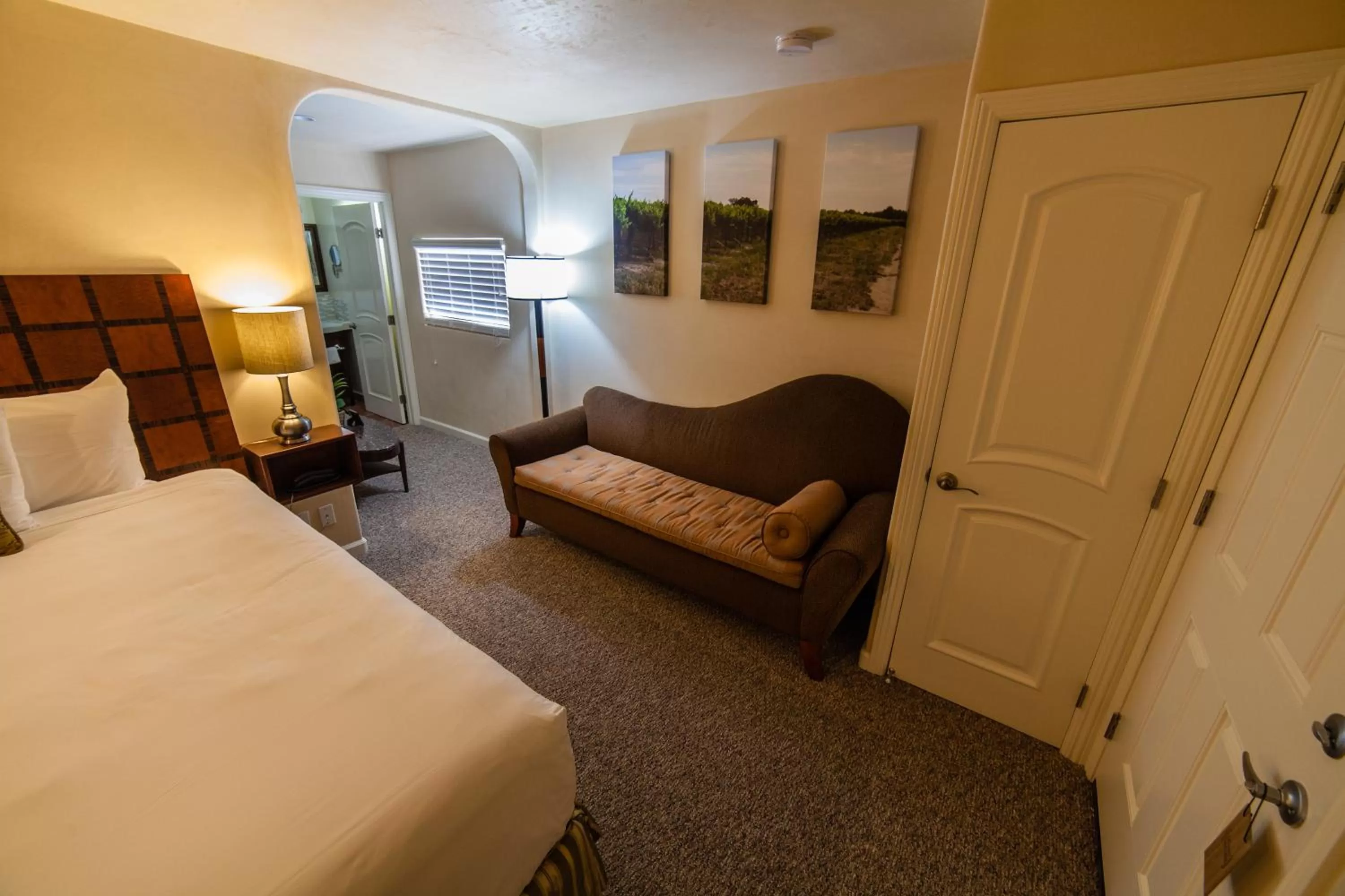Photo of the whole room, Bed in The Vendange Carmel Inn & Suites