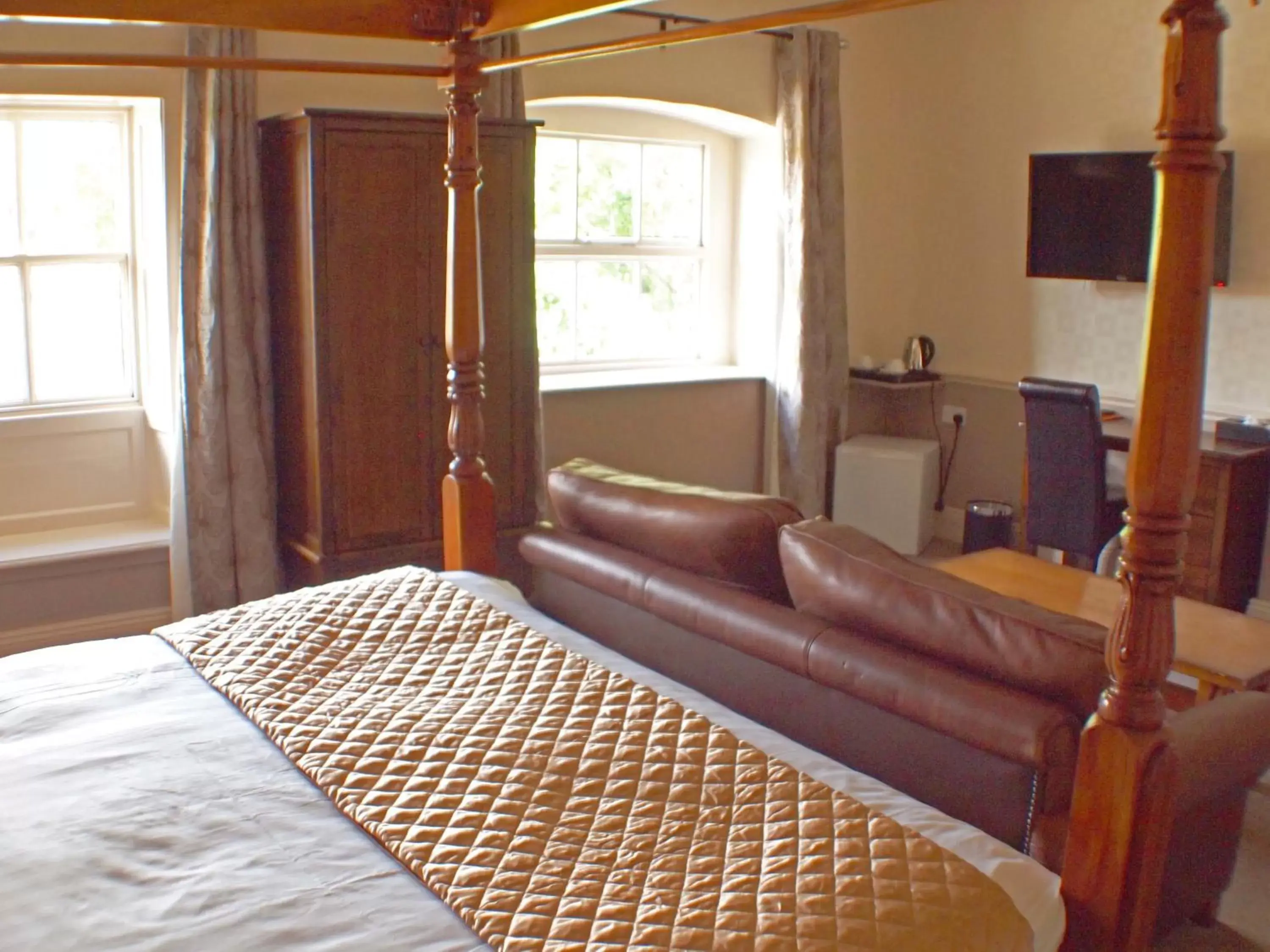 Bedroom, Seating Area in York House Hotel