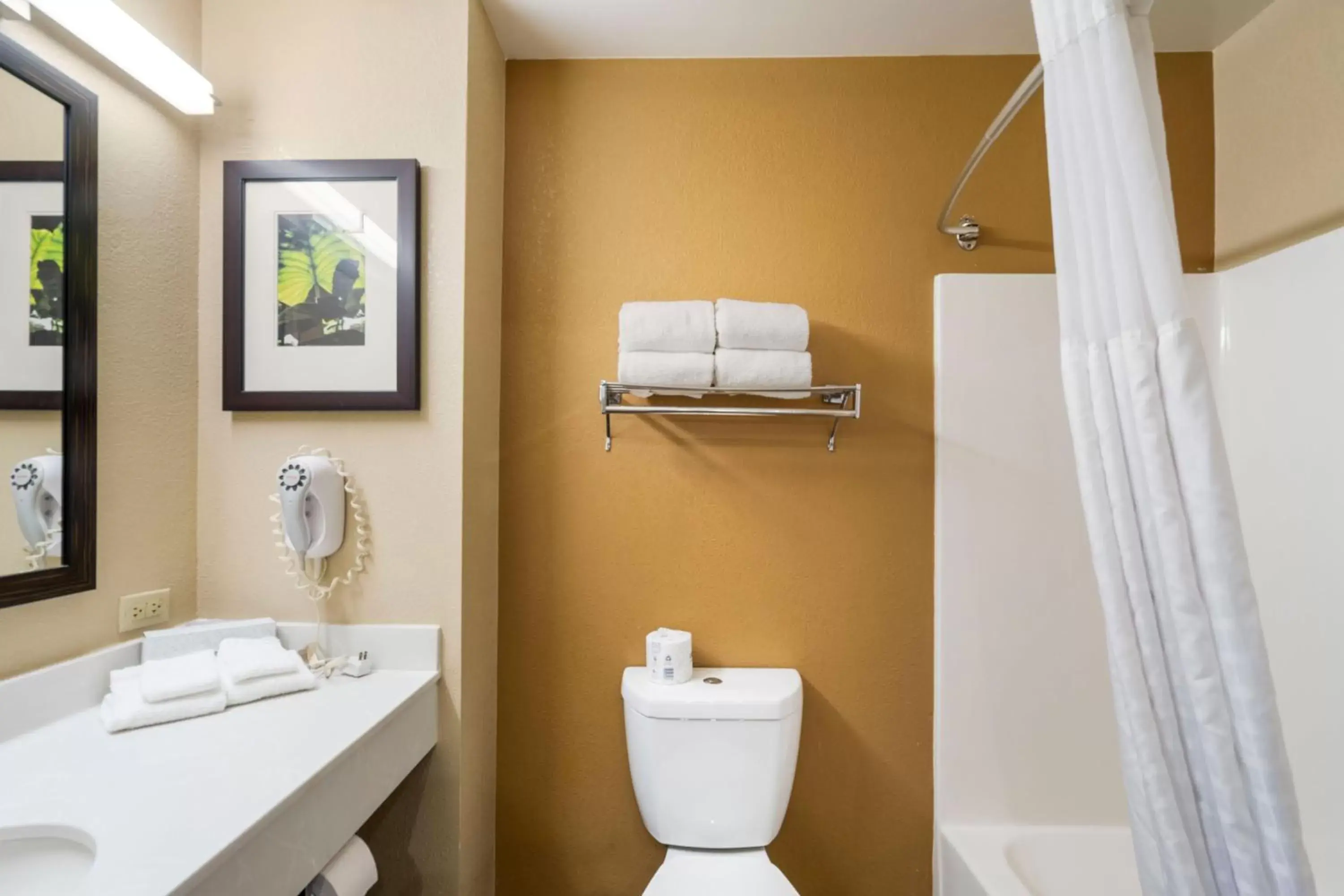 Bathroom in Extended Stay America Suites - Washington, DC - Springfield