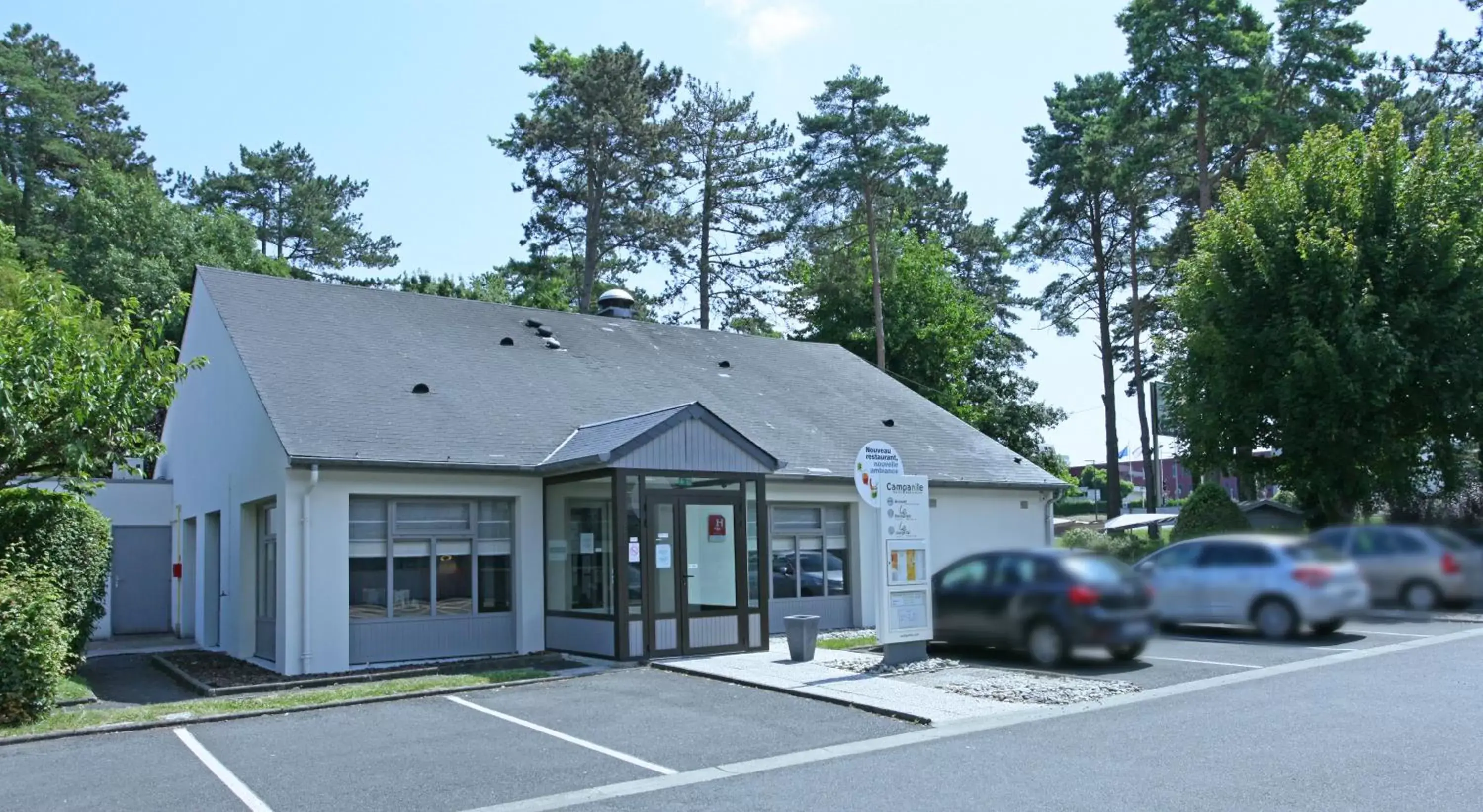 Facade/entrance, Property Building in Campanile Tours Sud ~ Joué-Les-Tours