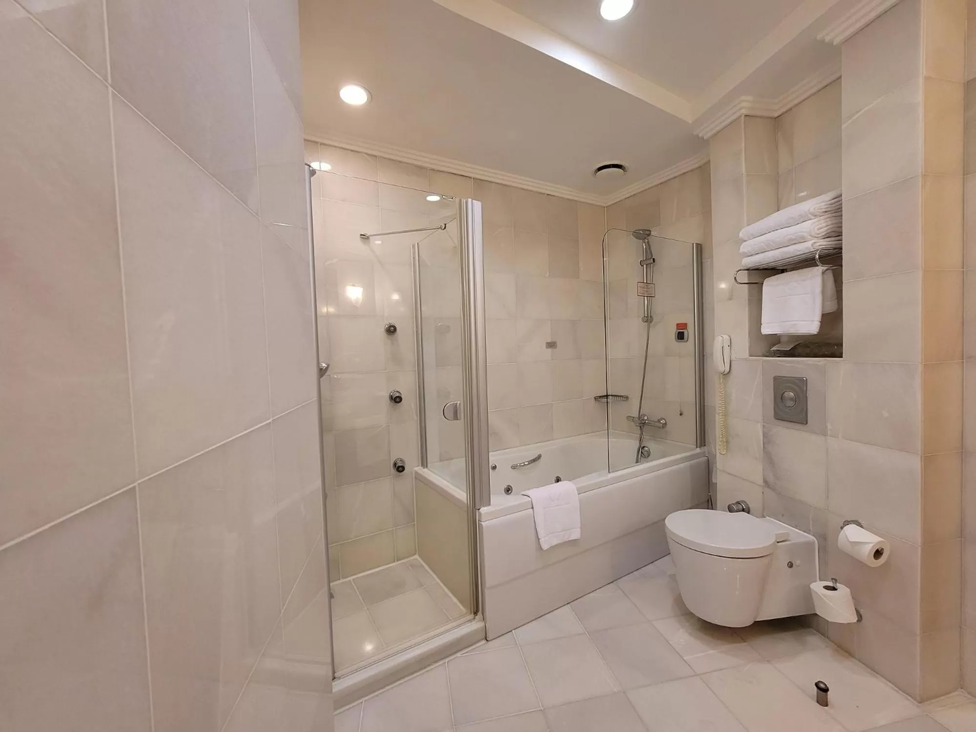 Bathroom in Wyndham Grand Izmir Ozdilek Thermal & Spa