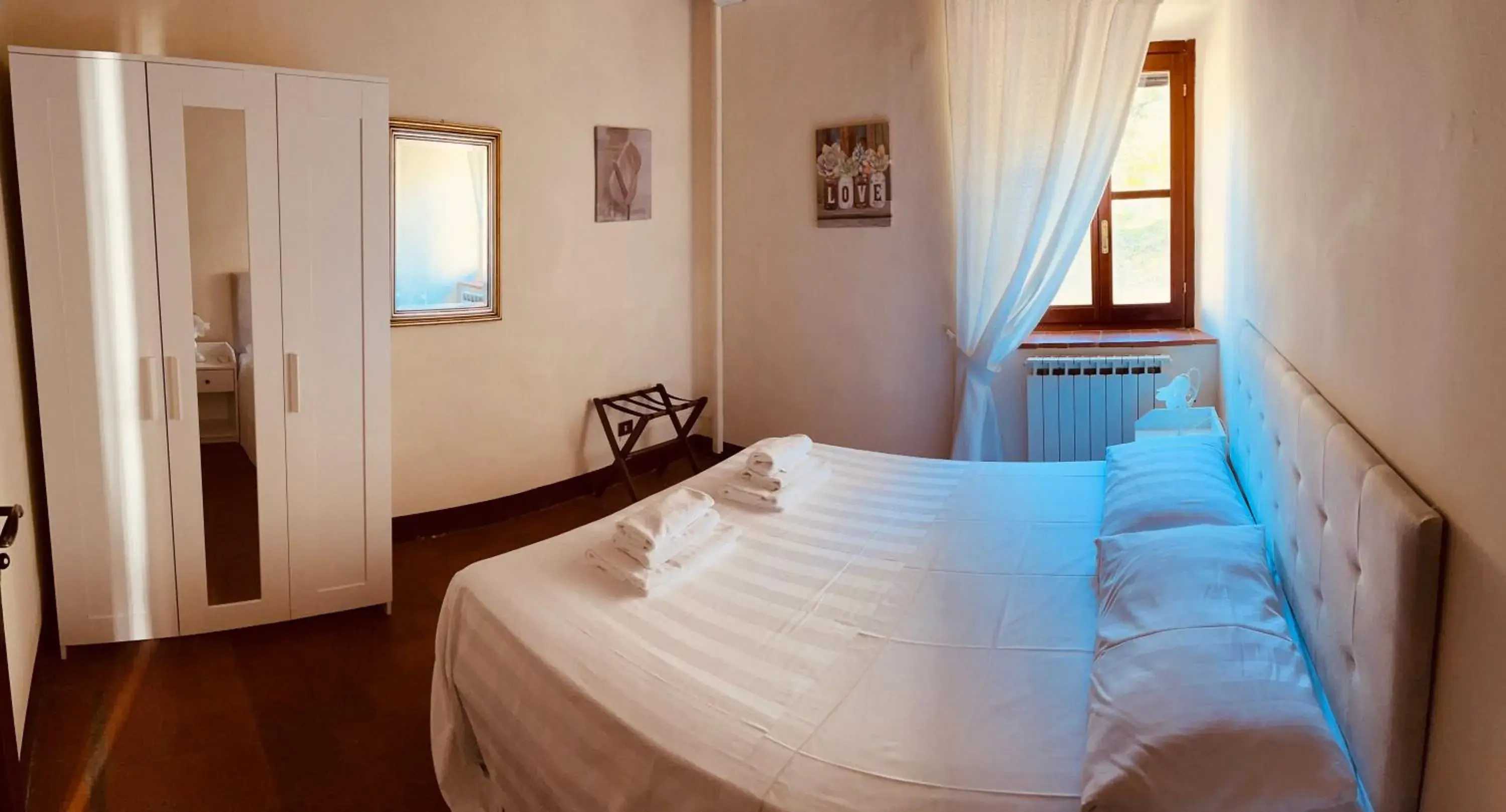 Bedroom, Bed in Villa Schiatti