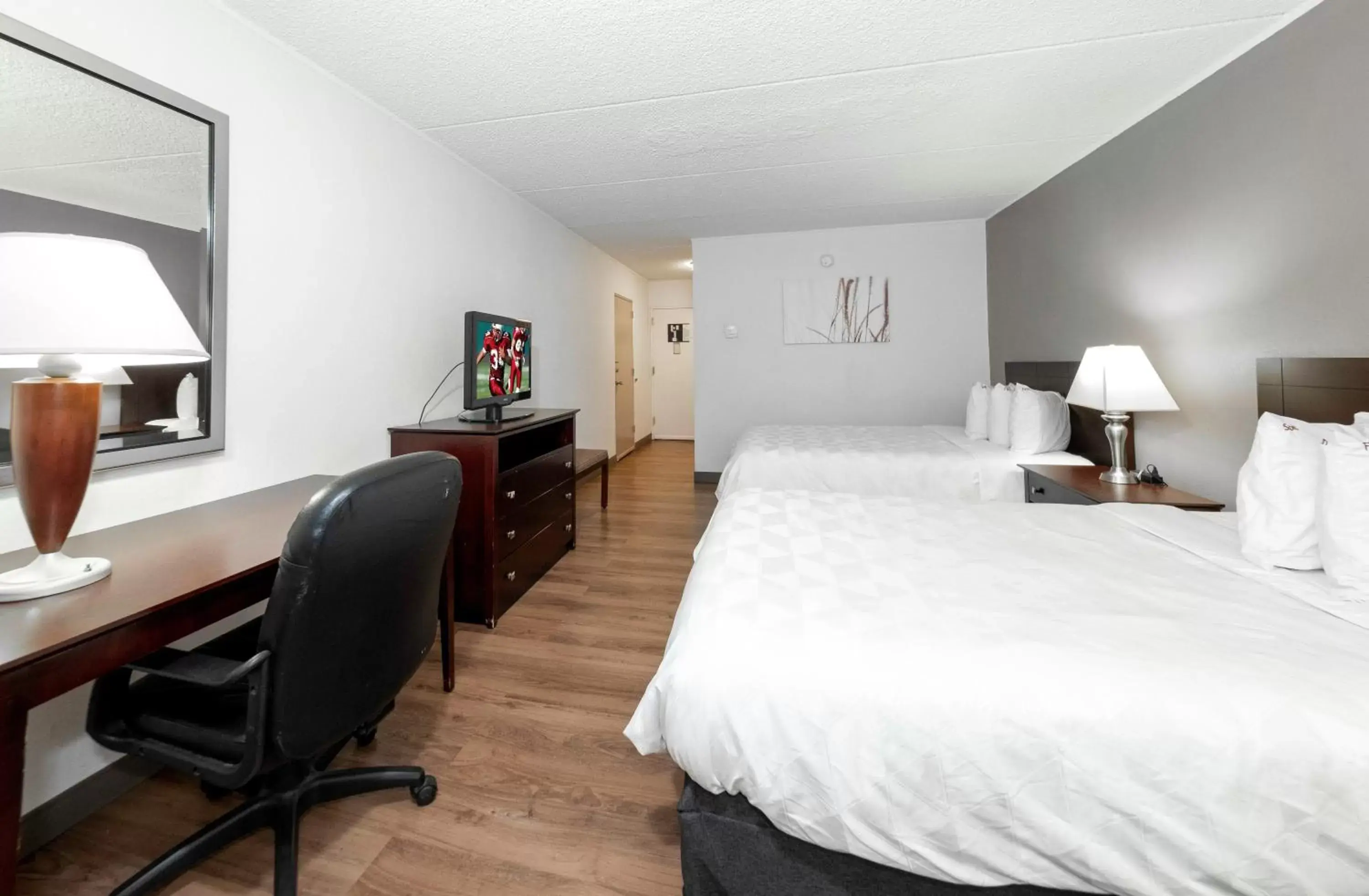 Photo of the whole room in Red Roof Inn PLUS Newark Liberty Airport - Carteret