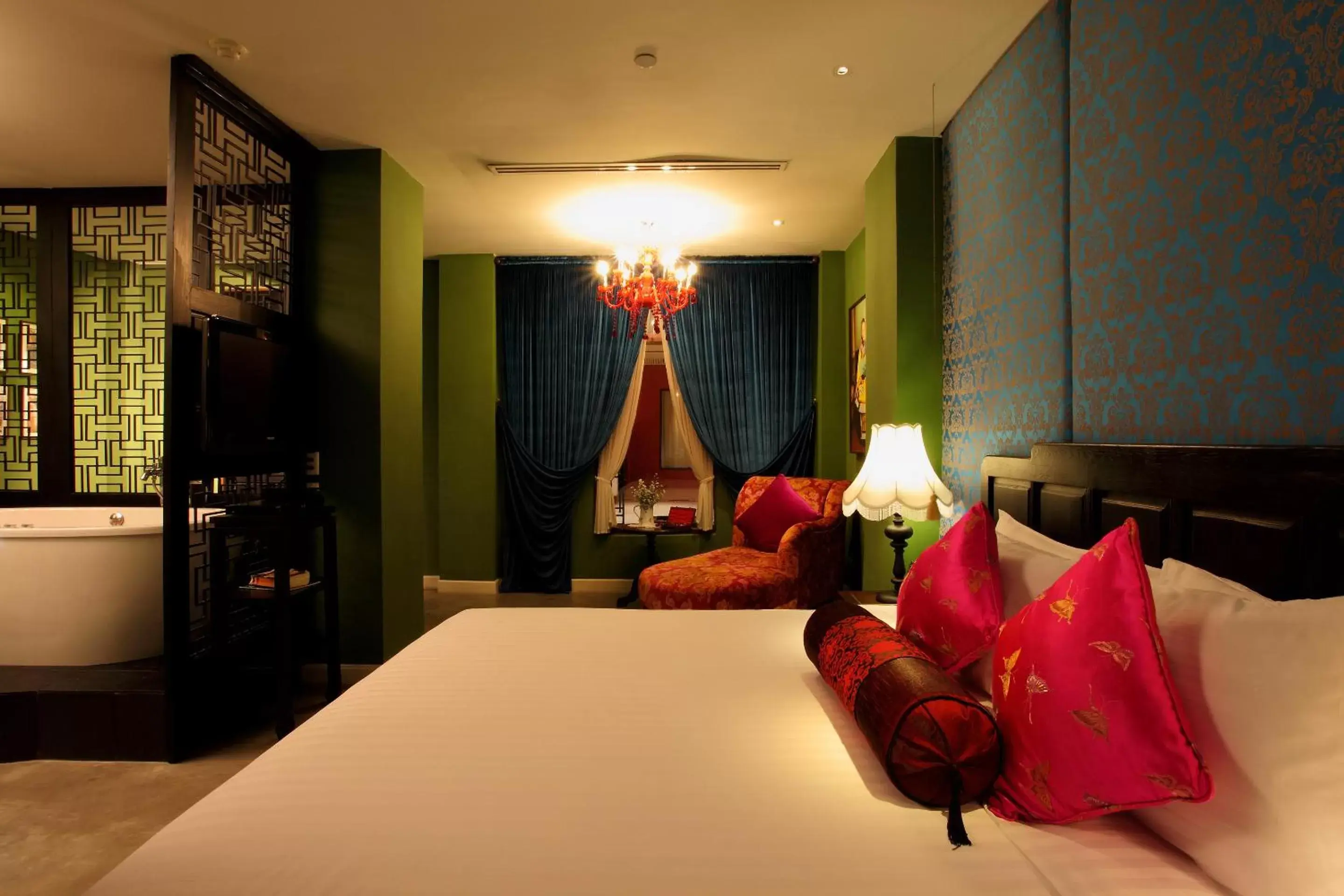 Bedroom, Bed in Shanghai Mansion Bangkok - SHA Extra Plus