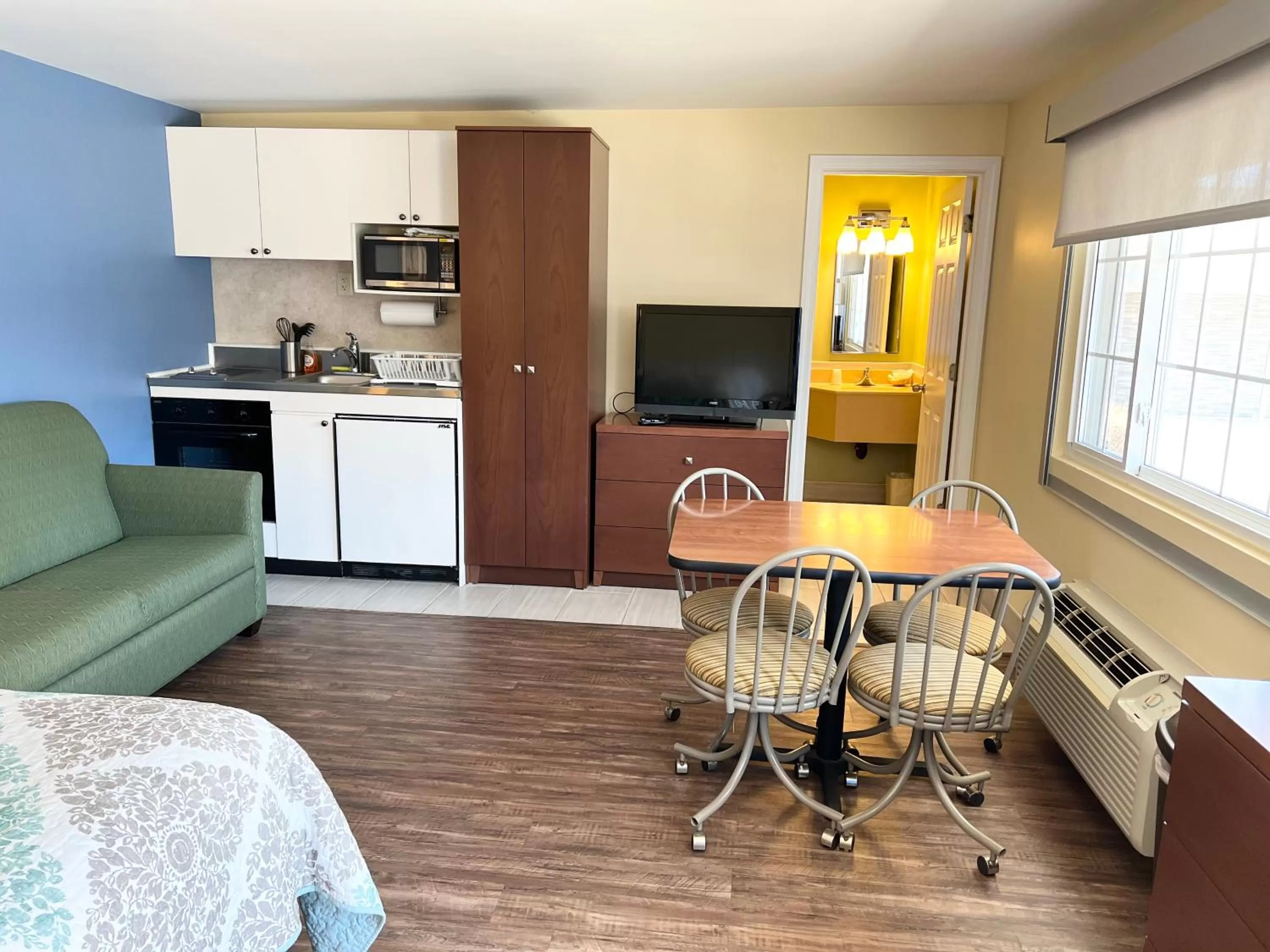 TV and multimedia in Scarborough Beach Motel