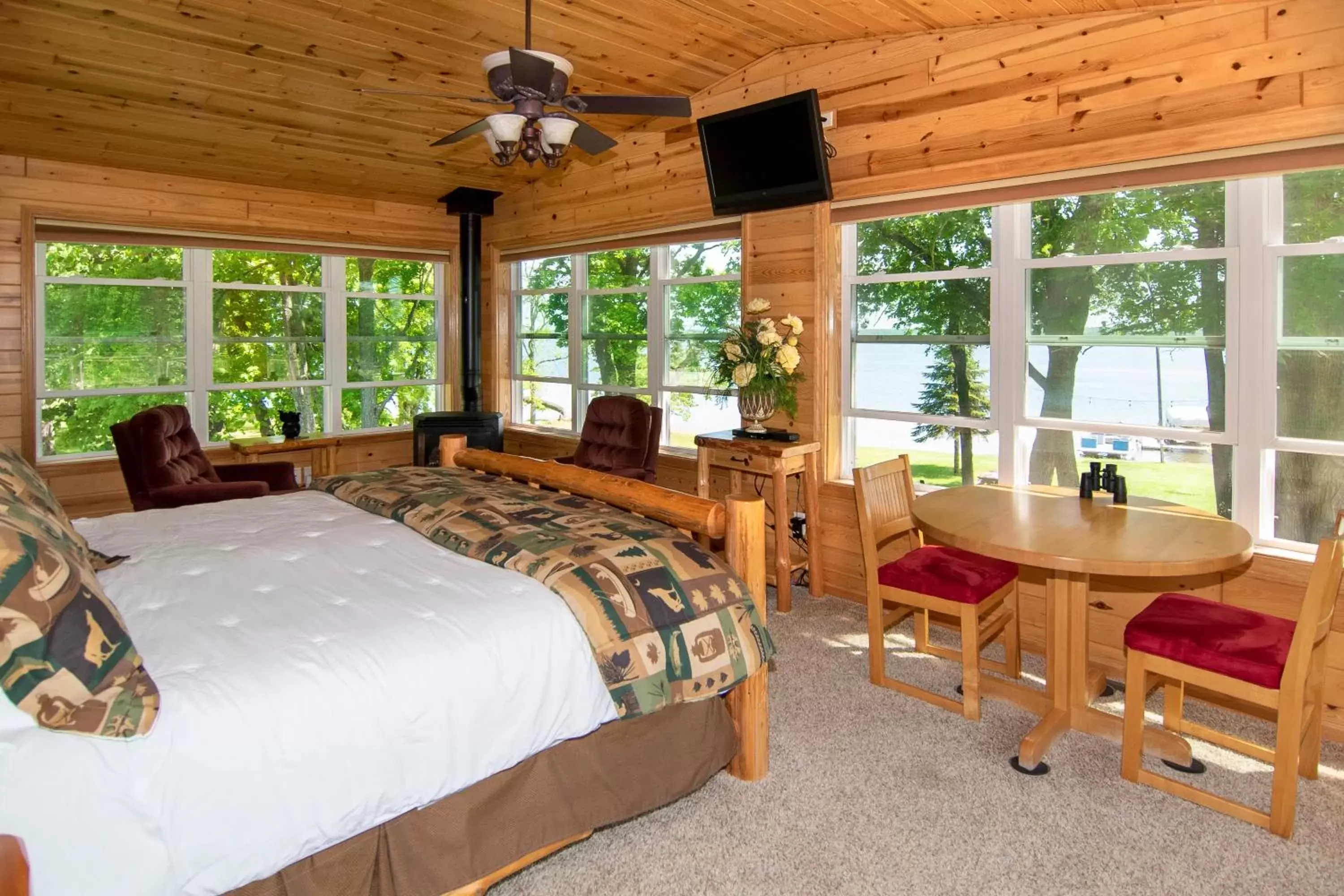 Bedroom in Leech Lake Resort Bed & Breakfast