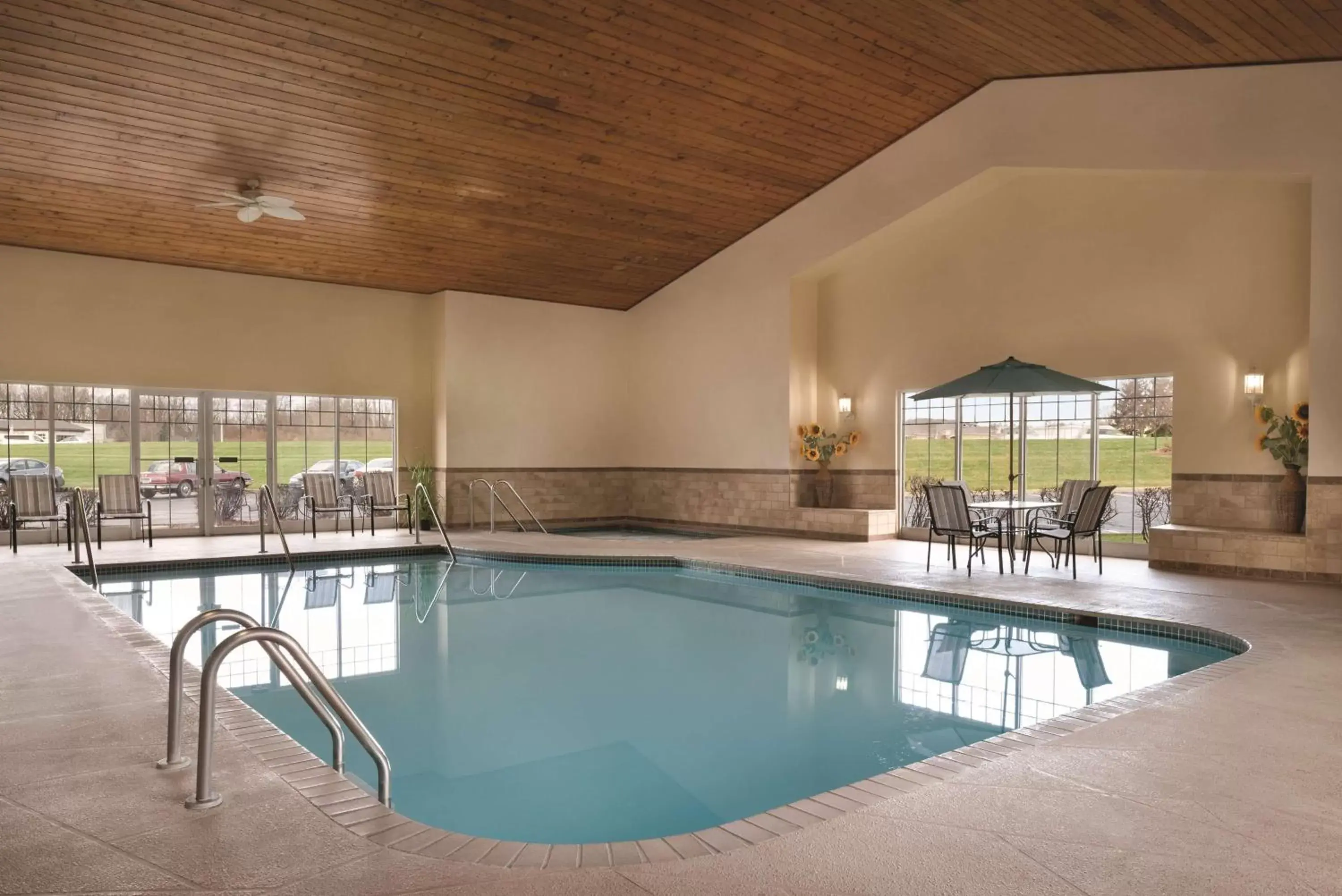 Activities, Swimming Pool in Country Inn & Suites by Radisson, Germantown, WI