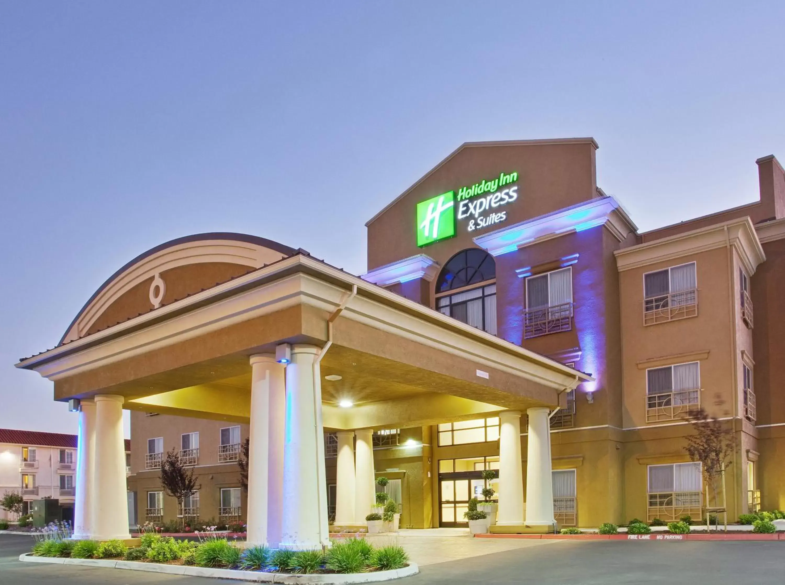 Property Building in Holiday Inn Express & Suites Salinas, an IHG Hotel