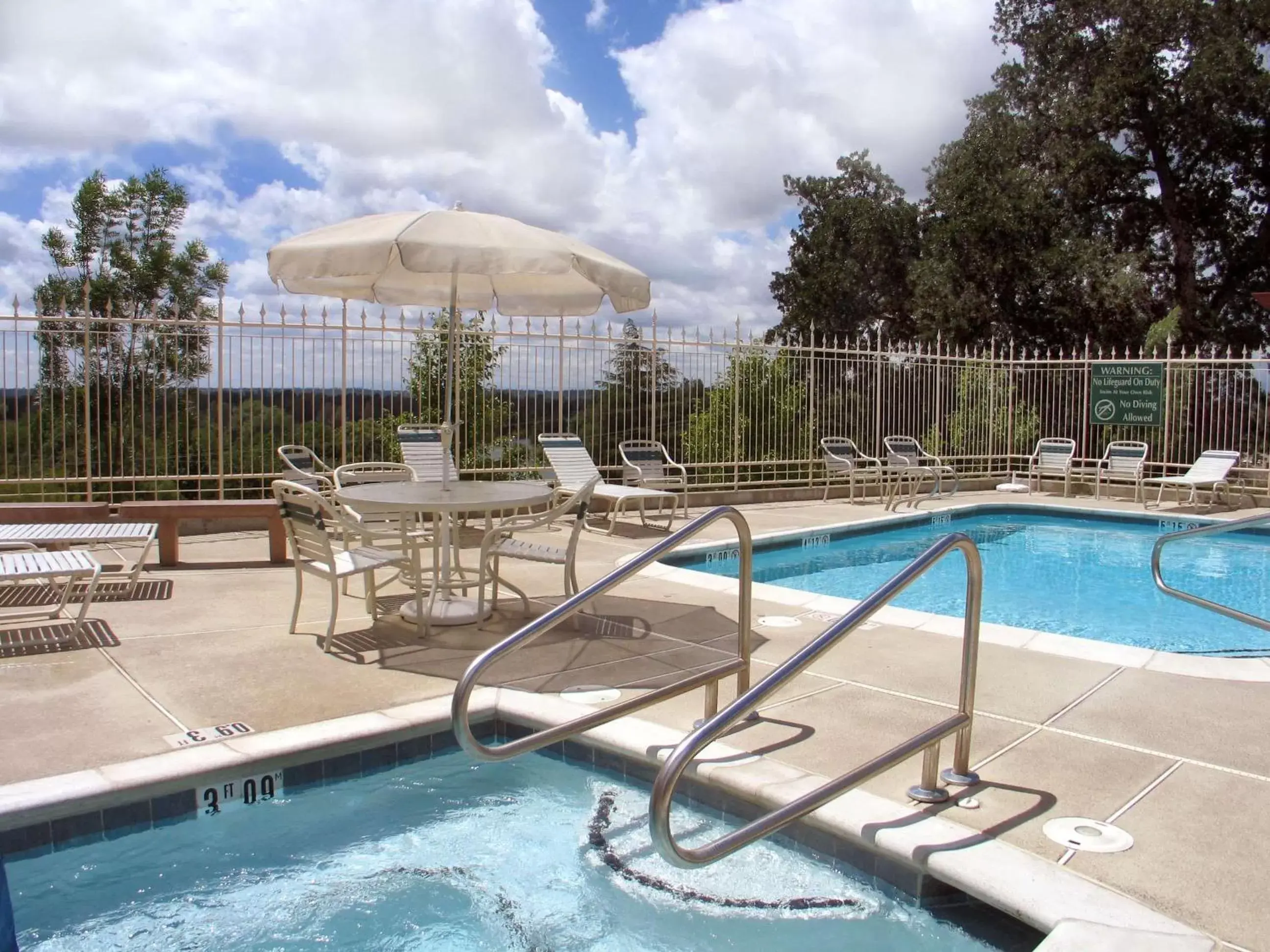 Pool view, Swimming Pool in Hilton Garden Inn Redding