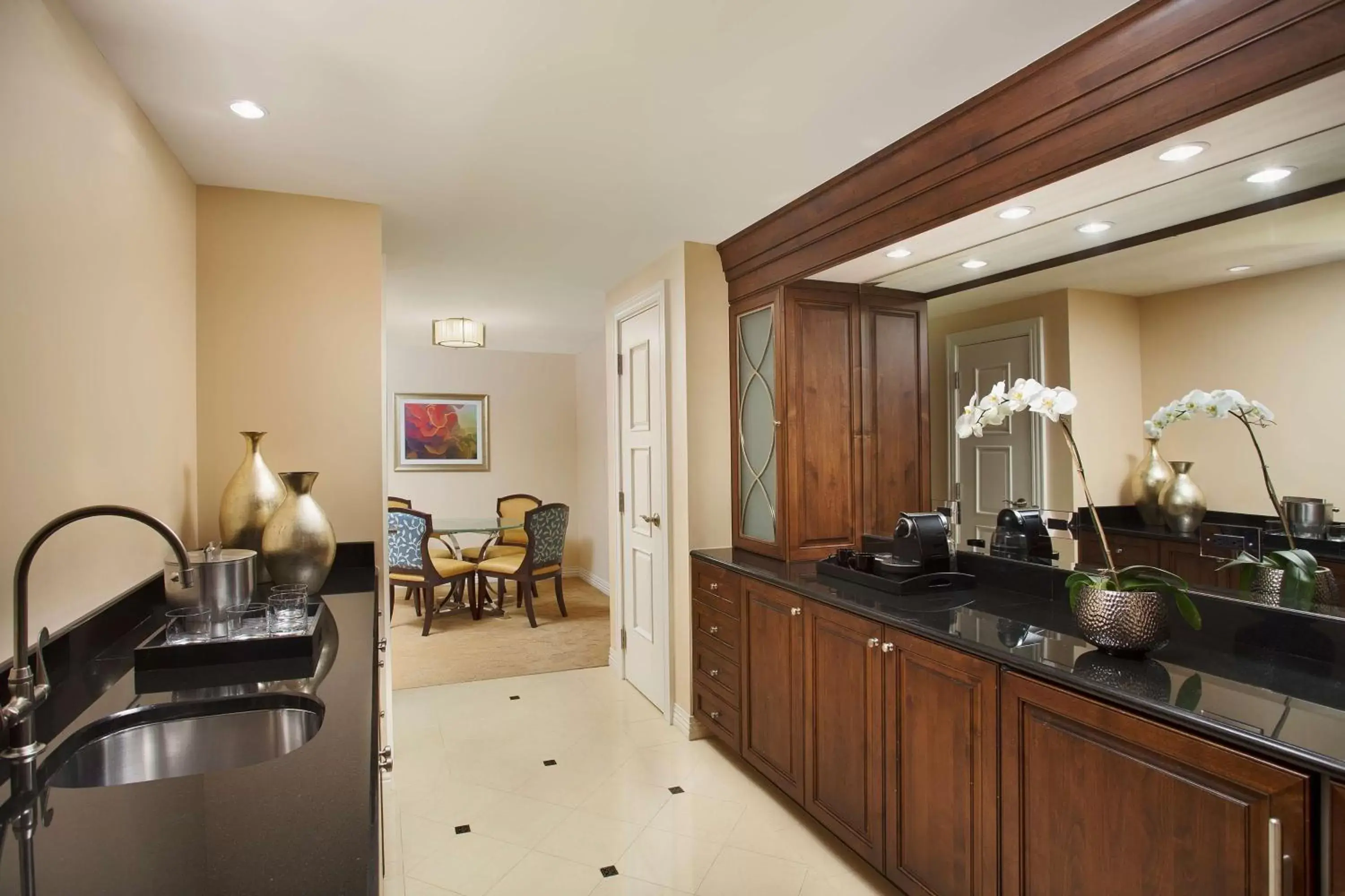 Bed, Kitchen/Kitchenette in Waldorf Astoria Orlando