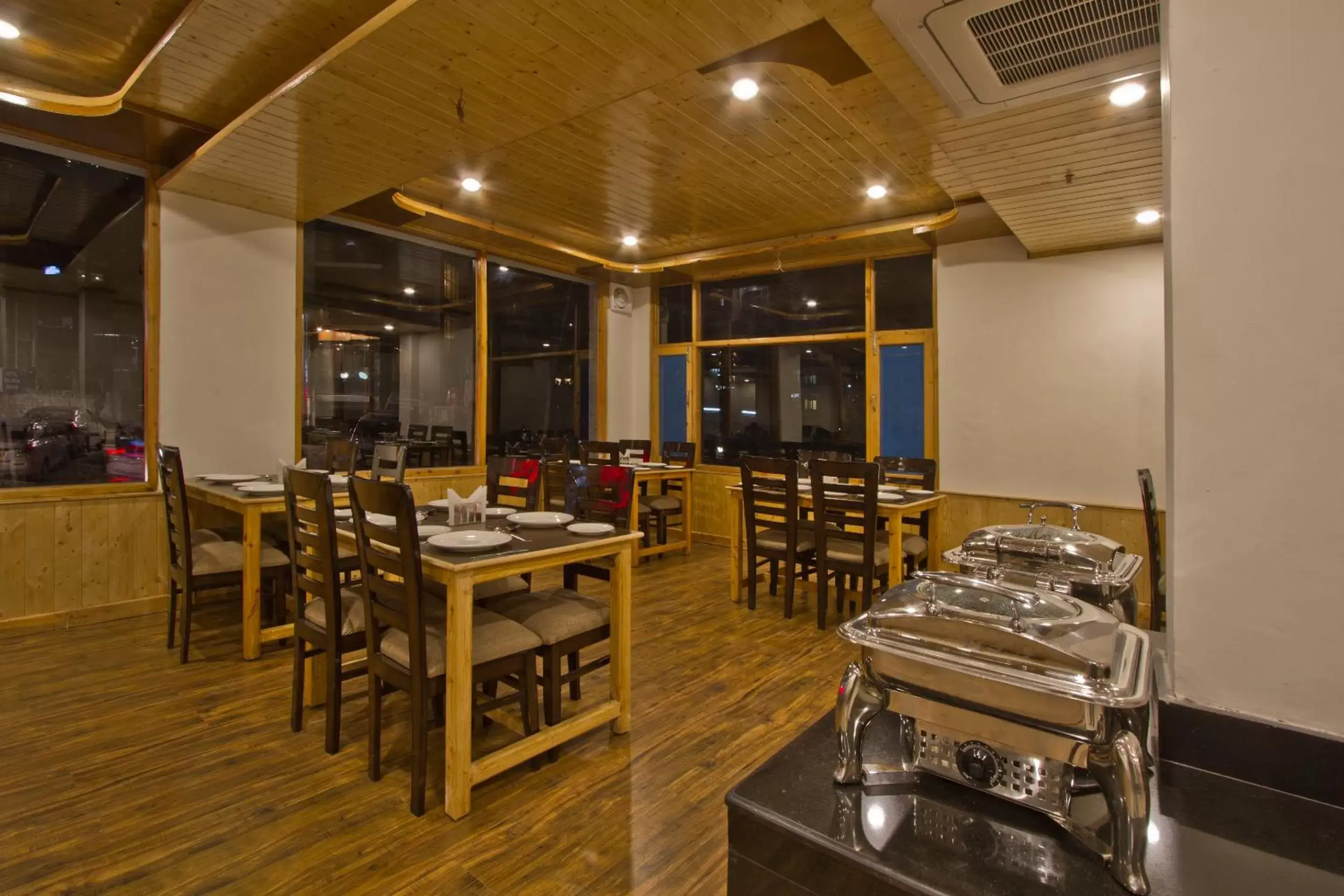 Restaurant/Places to Eat in Sarthak Regency ,Rangri ,Manali