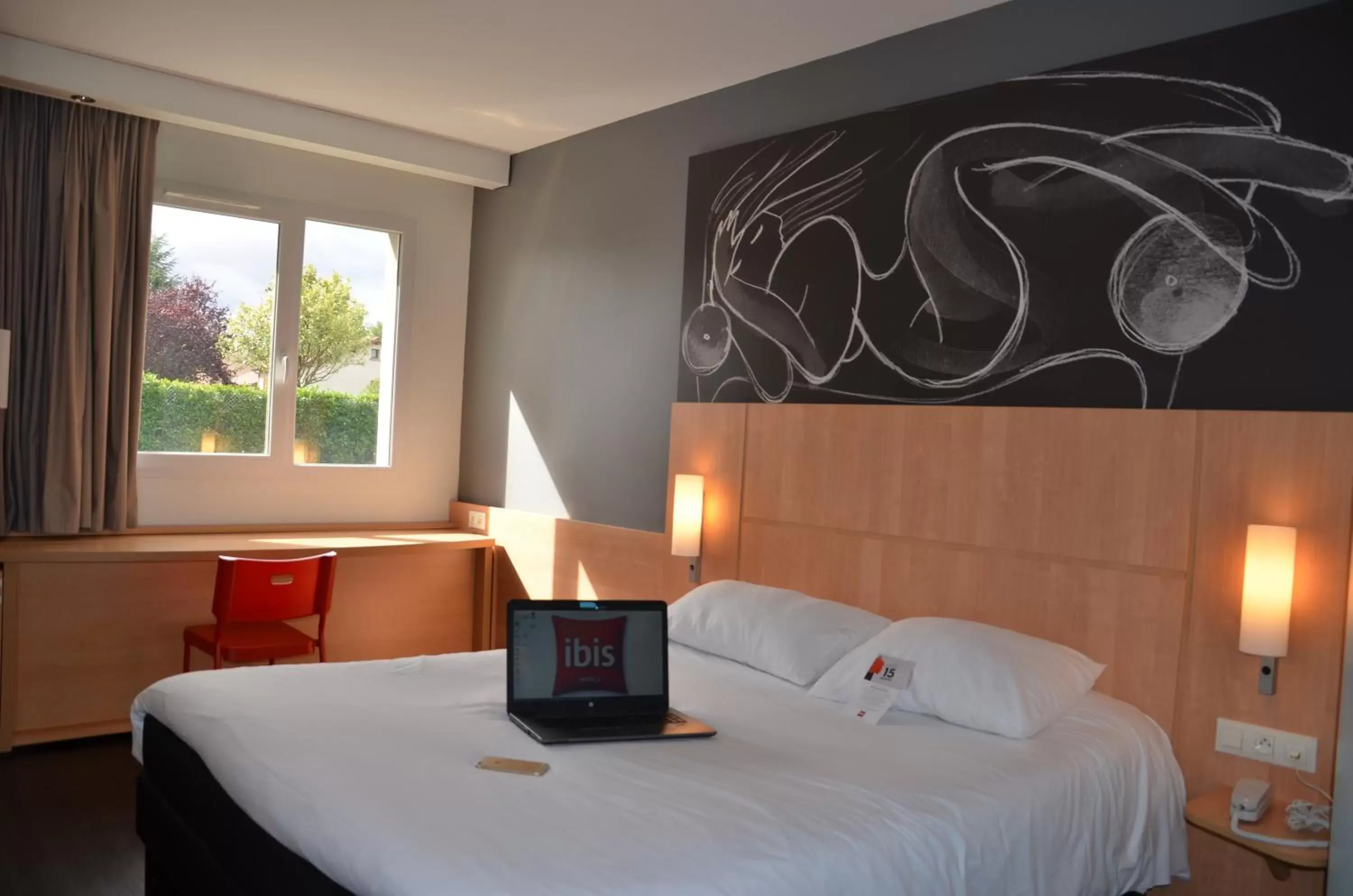 Bed in ibis Issoire