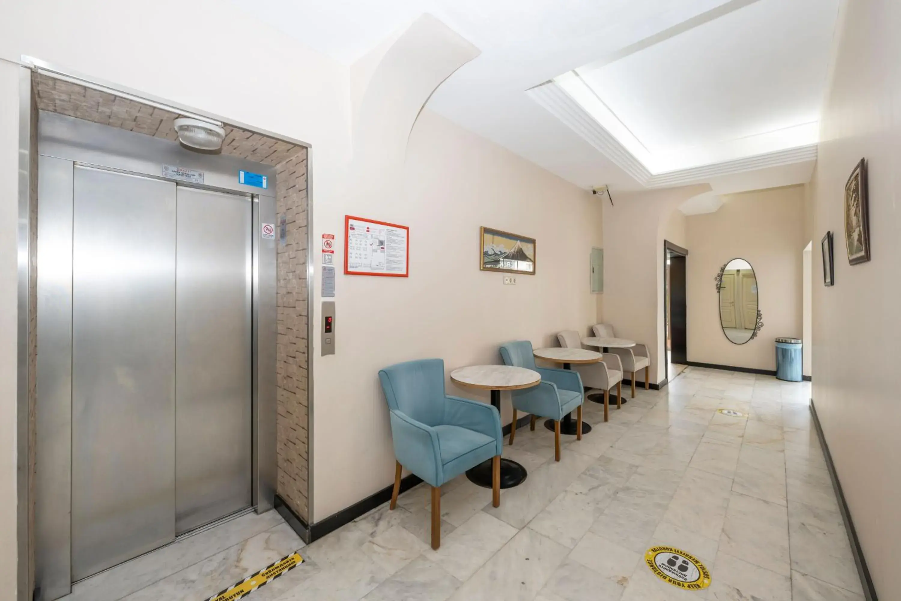 elevator, Seating Area in Tugra Hotel