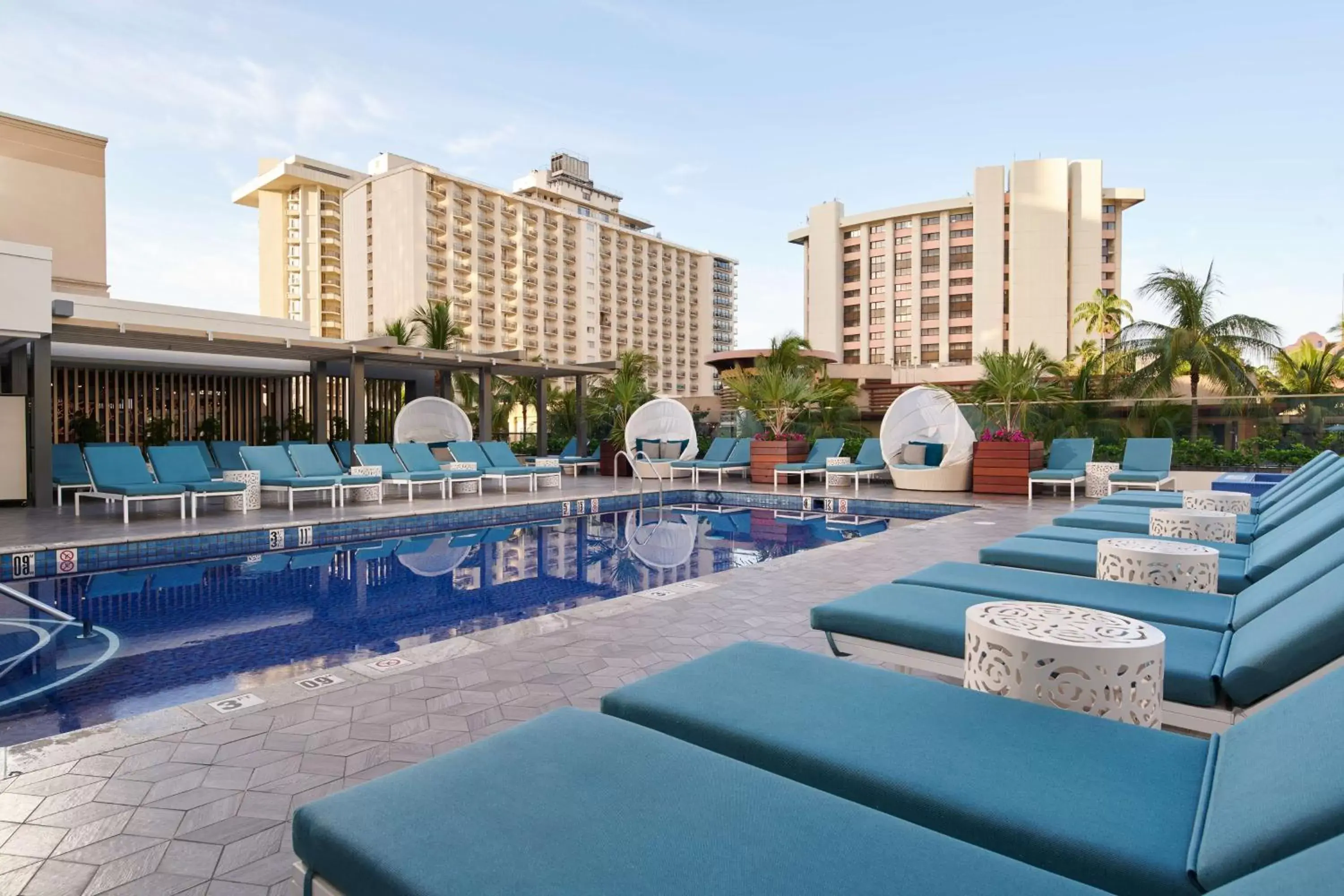 Pool view, Swimming Pool in OUTRIGGER Waikiki Beachcomber Hotel