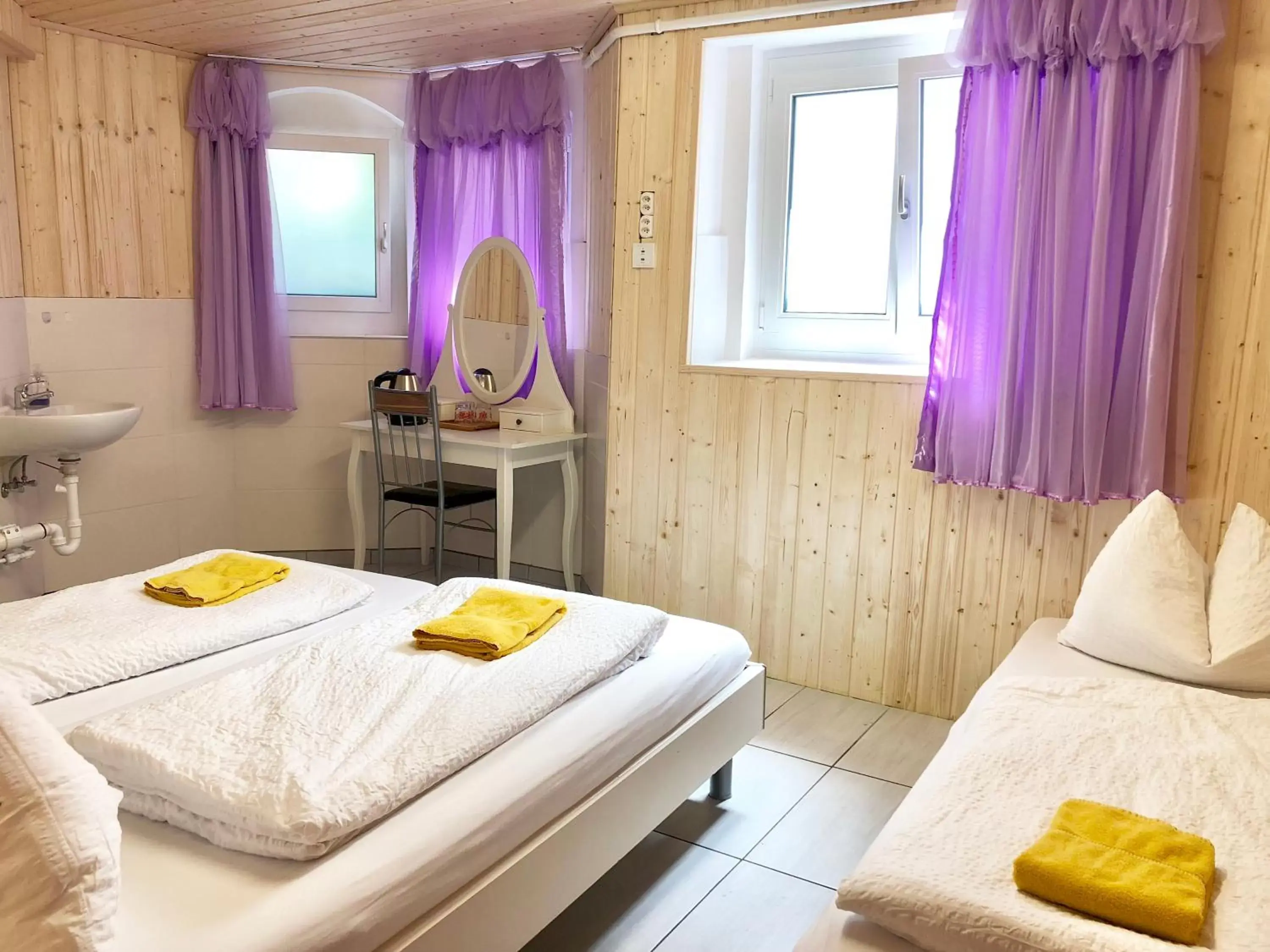 Triple Room with Shared Bathroom in Interlaken Marco Hostel