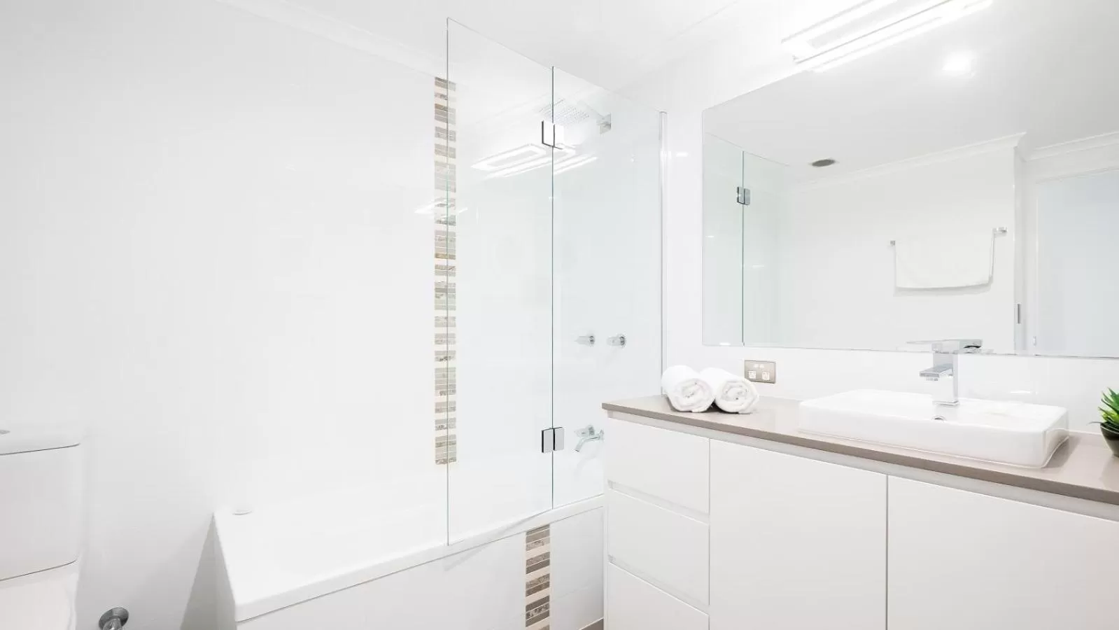 Bathroom in Currumbin Sands On The Beach