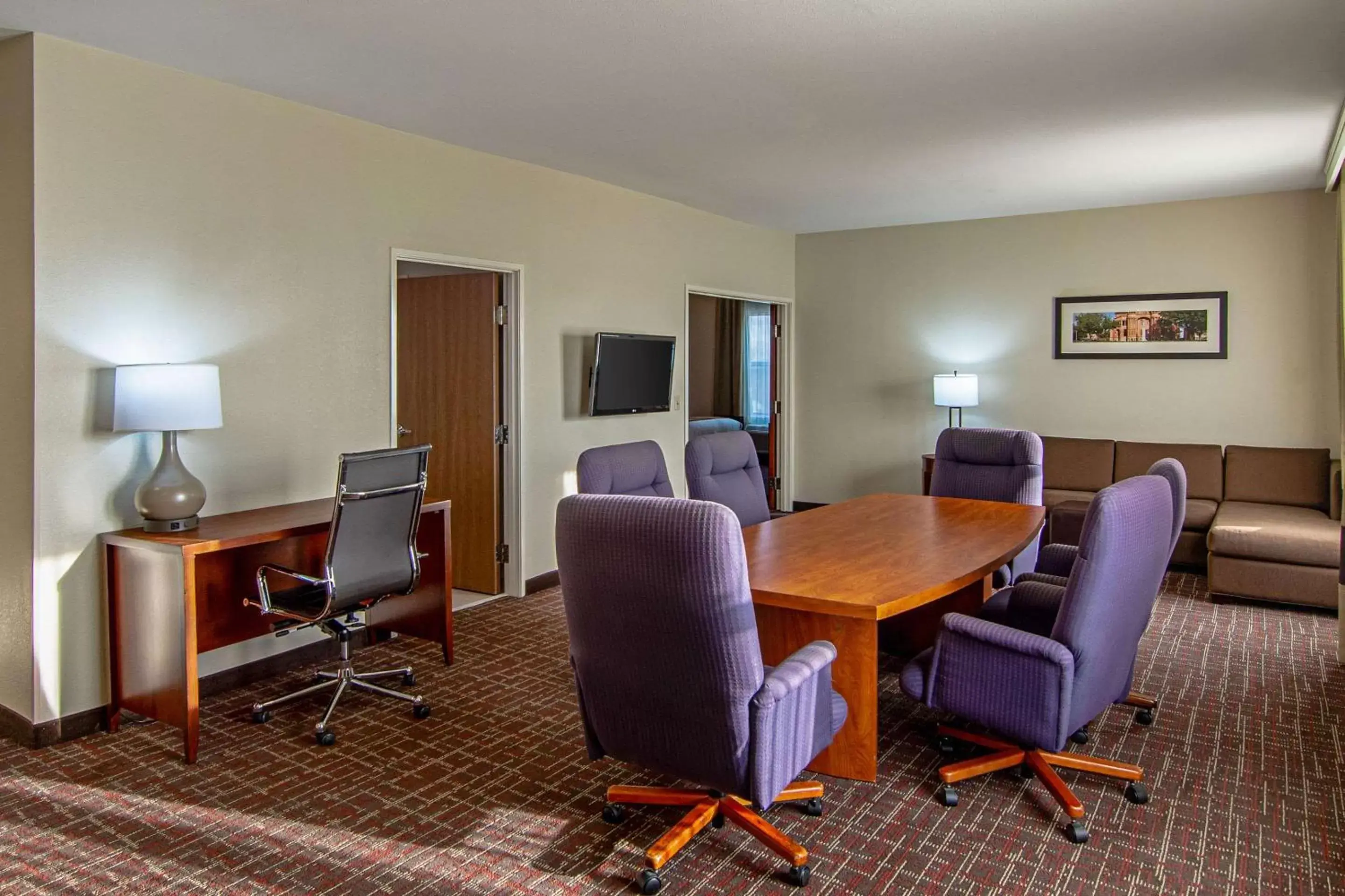 Photo of the whole room in Comfort Suites NW Dallas Near Love Field