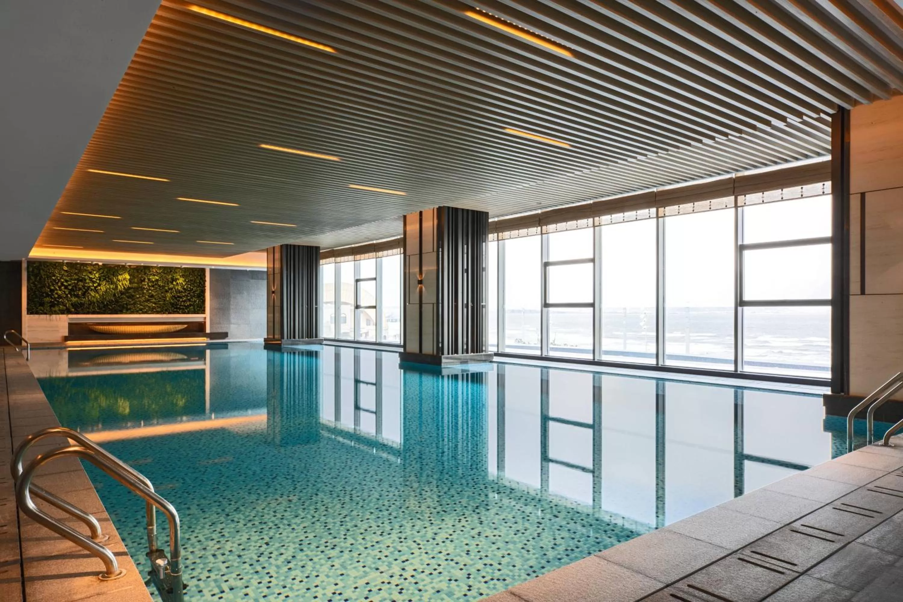 Swimming pool in Yantai Marriott Hotel