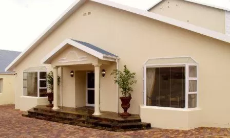 Facade/entrance in The Russel Hotel