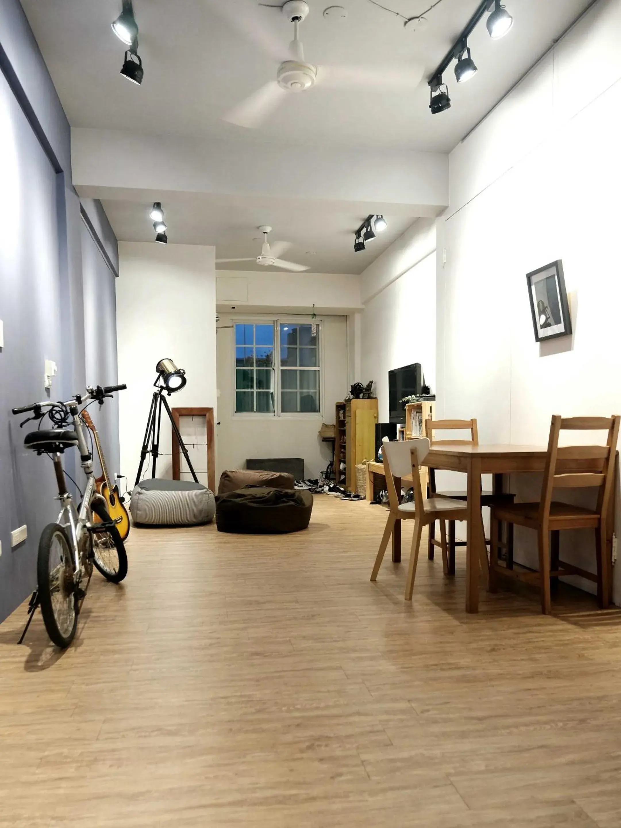 Communal lounge/ TV room in Backpacker 41 Hostel - Kaohsiung