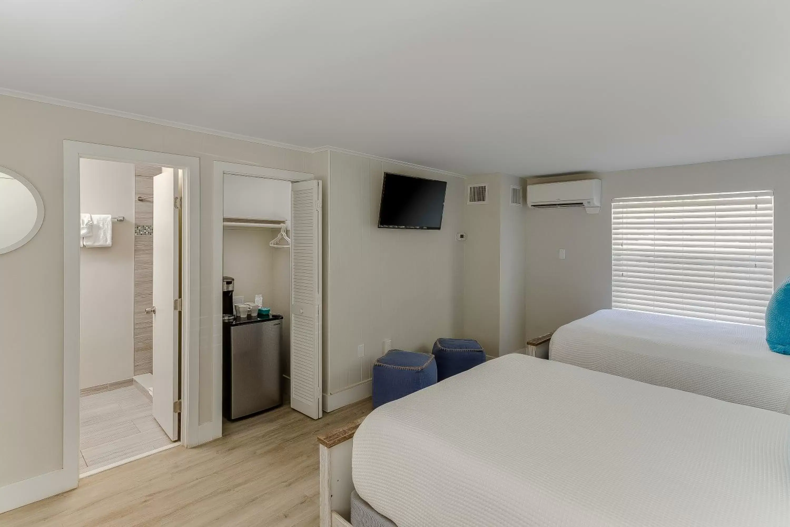TV and multimedia, Bed in Drift Hotel TV and multimedia, Bed in Drift Hotel