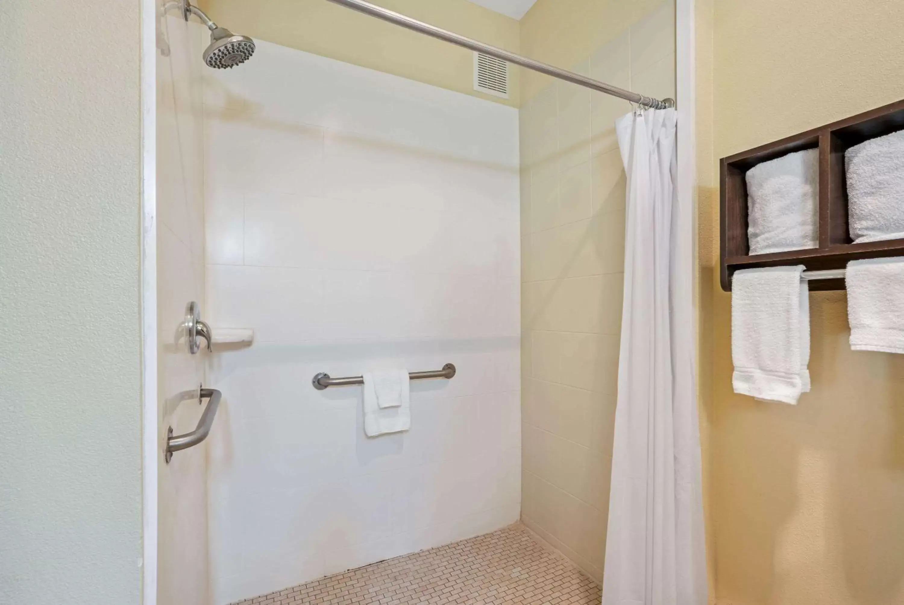 Shower, Bathroom in La Quinta by Wyndham Boise Airport