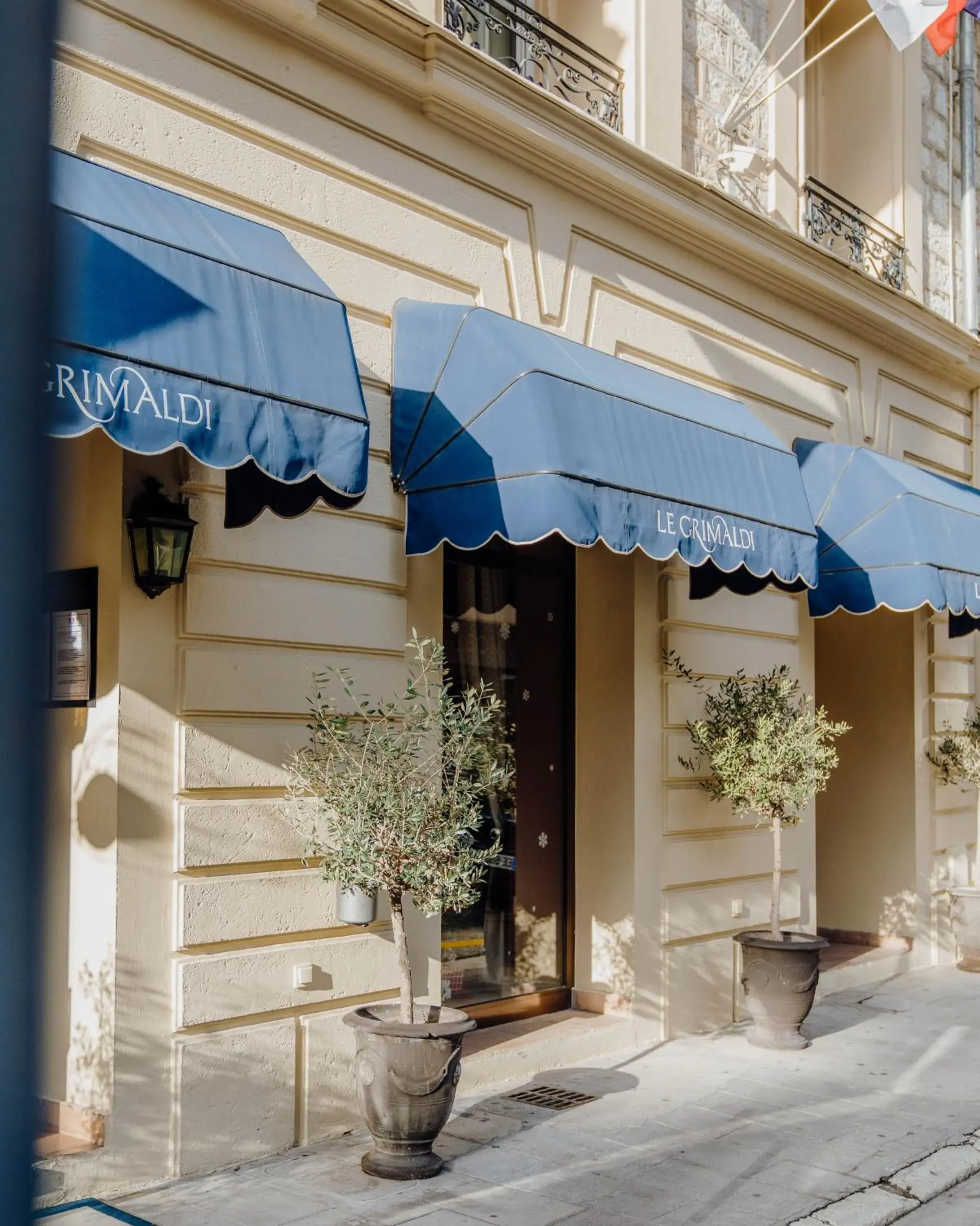 Facade/entrance in Hotel Le Grimaldi by Happyculture Facade/entrance in Hotel Le Grimaldi by Happyculture