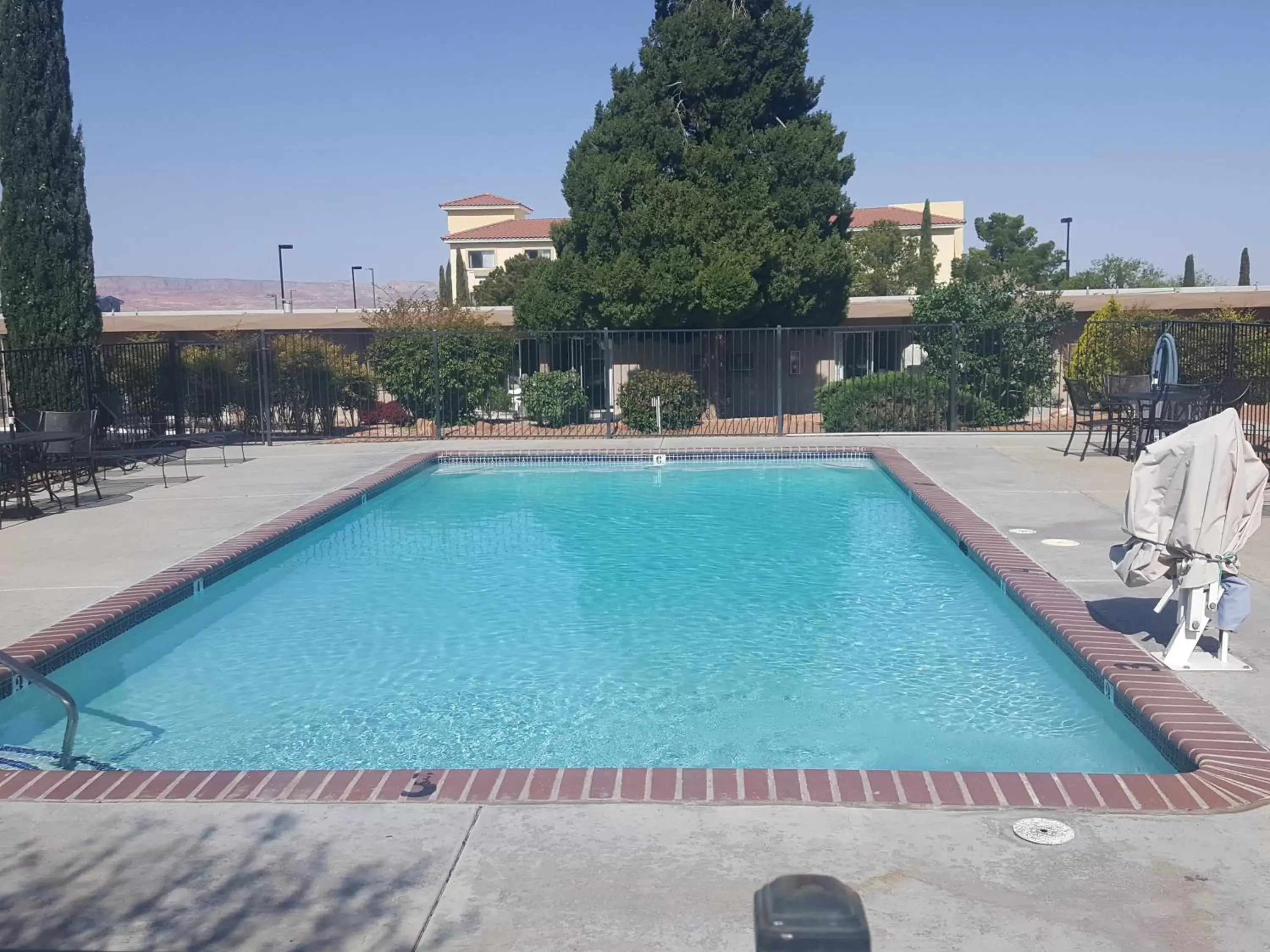 Swimming Pool in Lake Powell Canyon Inn