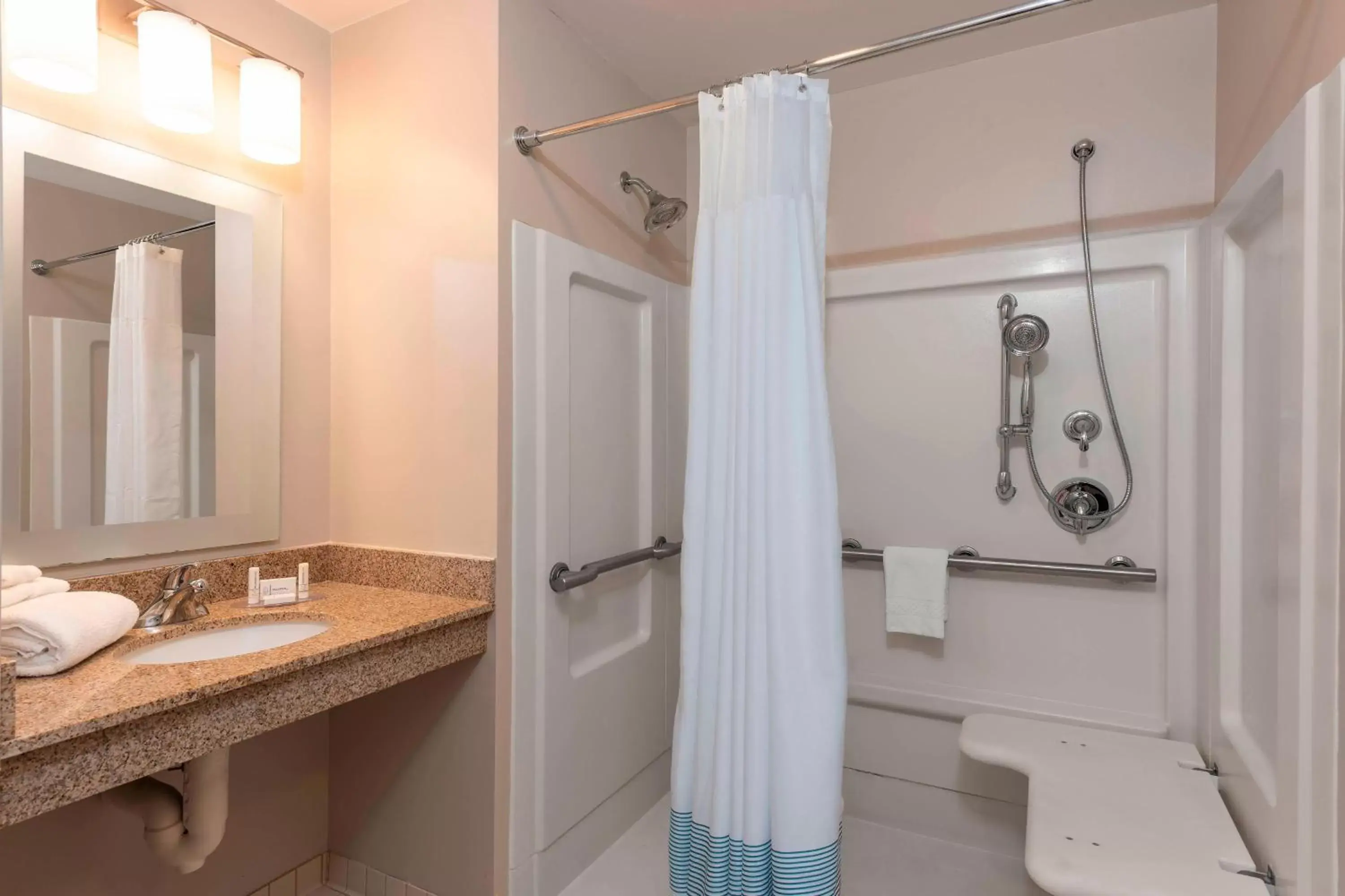 Bathroom in TownePlace Suites Fort Wayne North