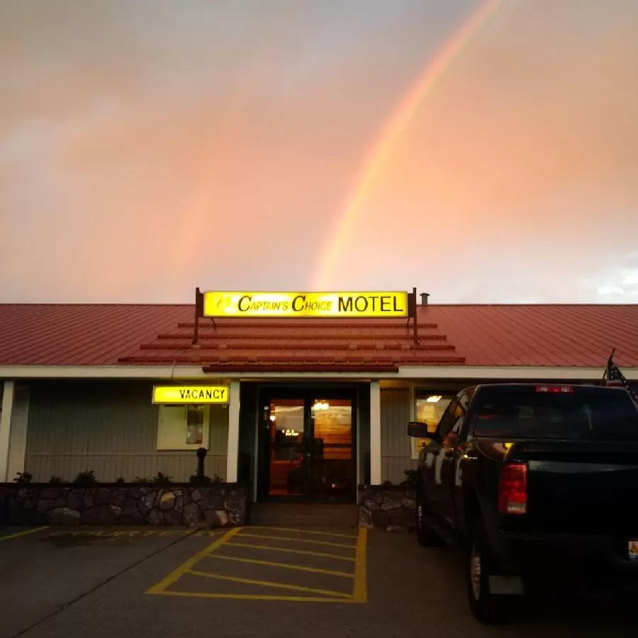 Facade/entrance in Captain's Choice Motel