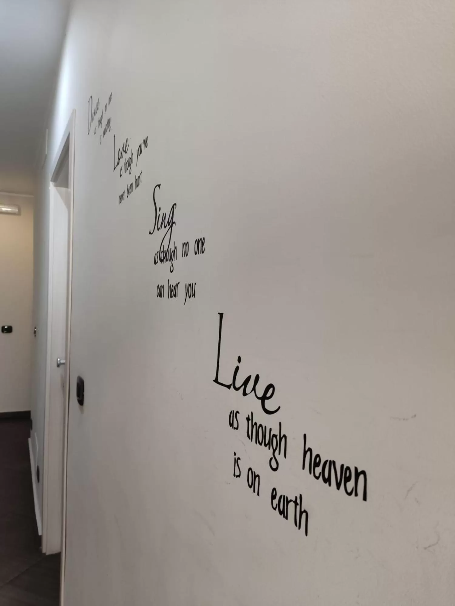 Facade/entrance in Civico 83