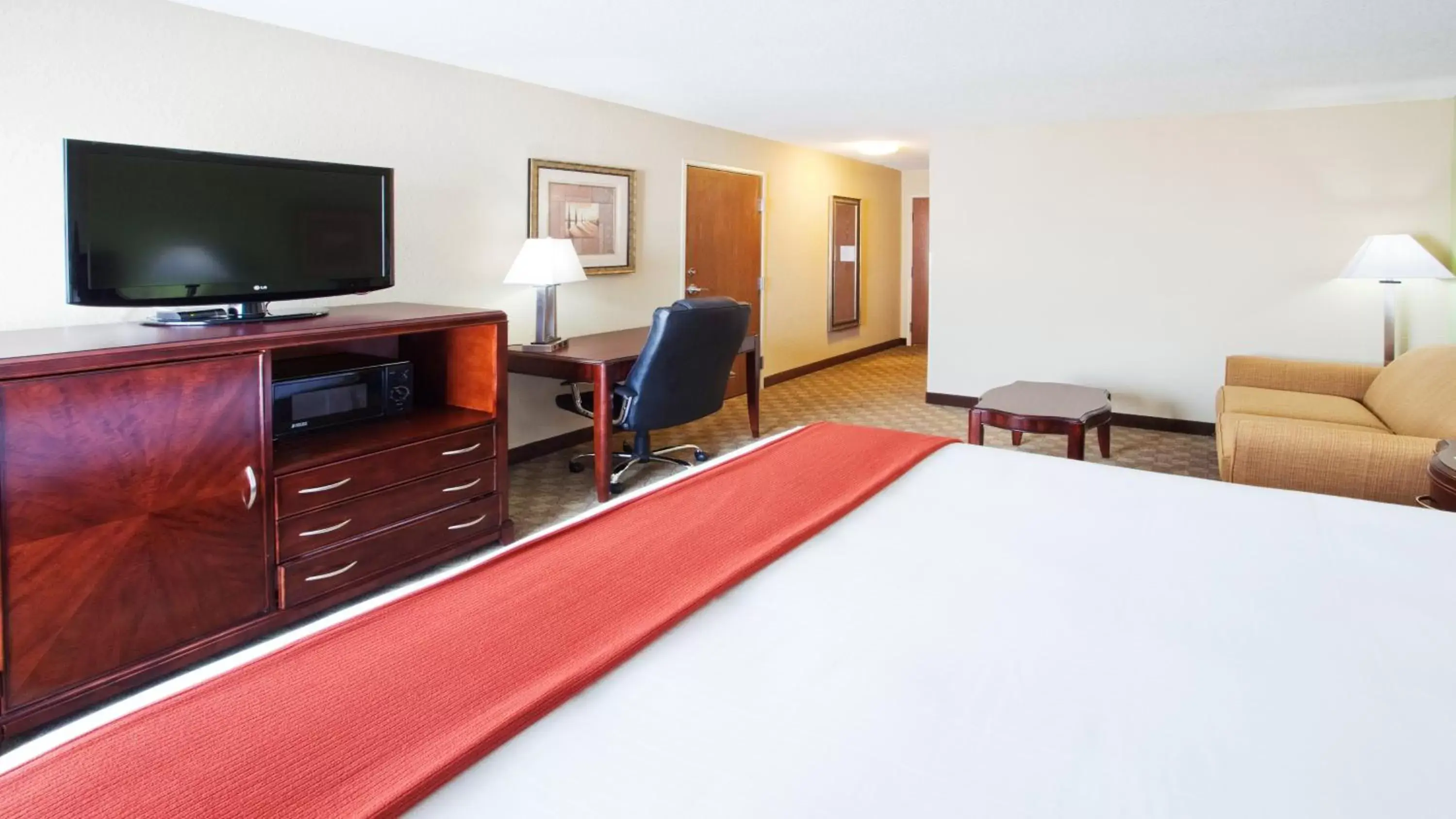 Photo of the whole room, TV/Entertainment Center in Holiday Inn Express Peachtree Corners-Norcross, an IHG Hotel