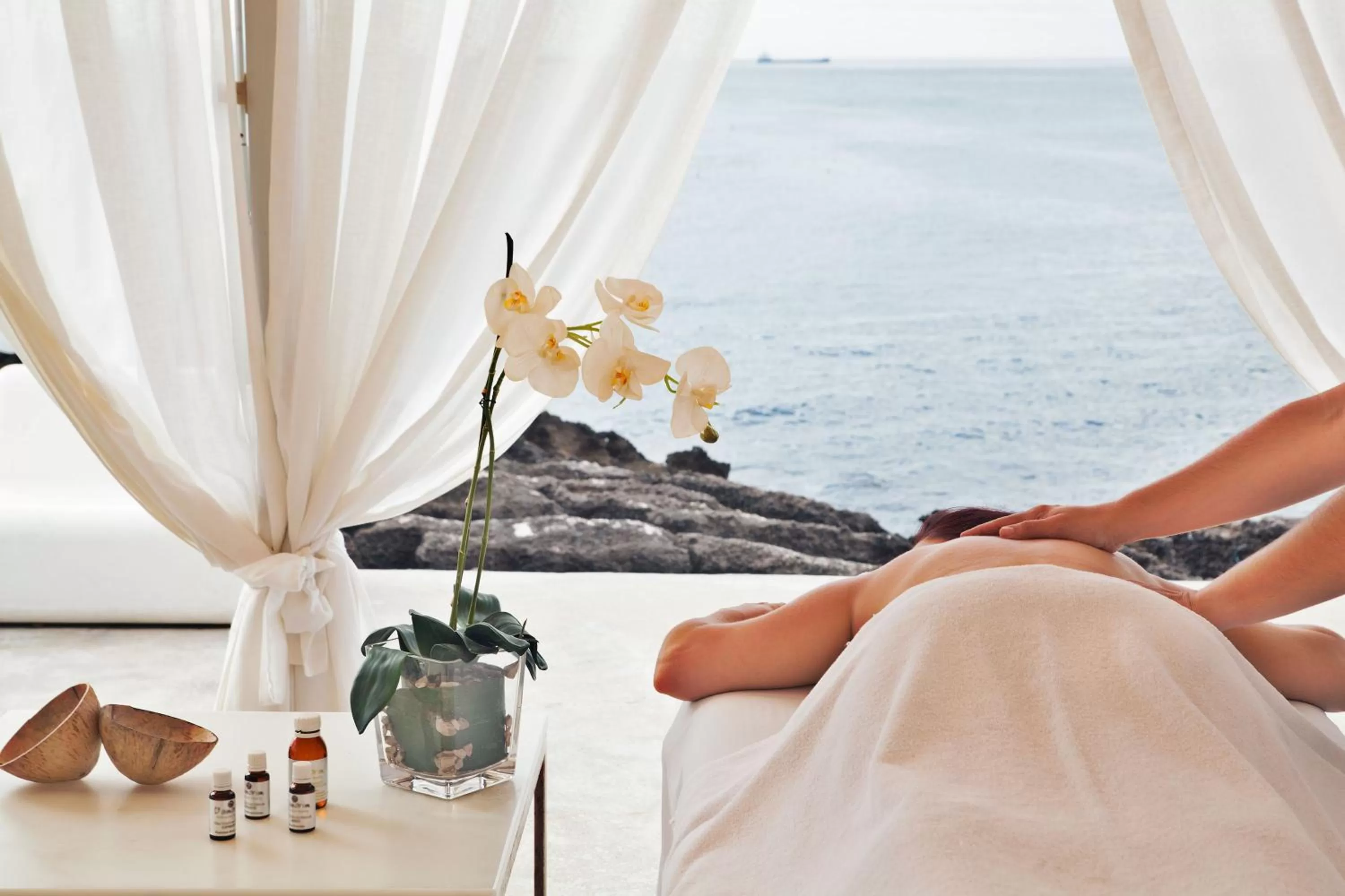 Massage in Farol Hotel