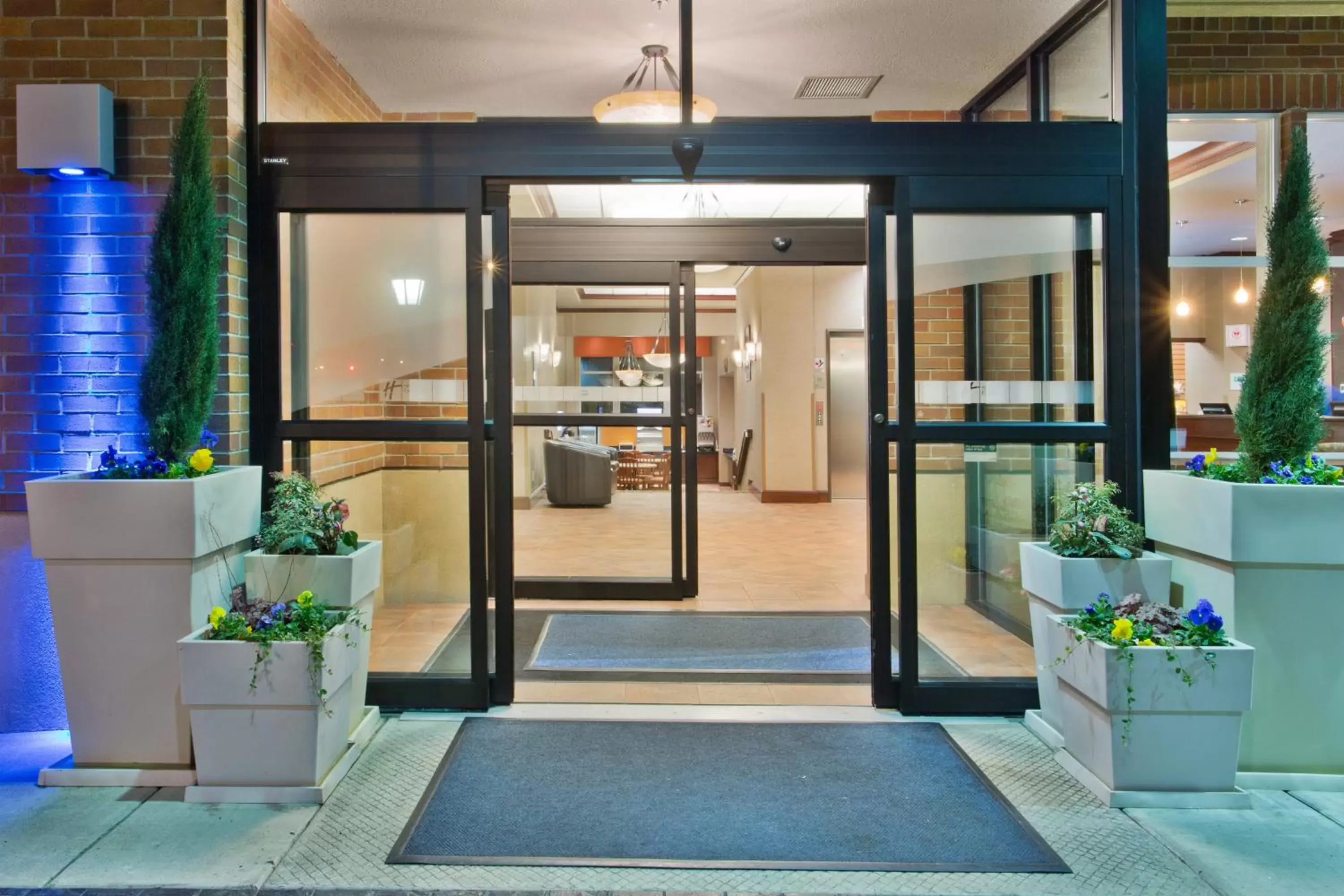 Property building in Holiday Inn Express Hotel & Suites Portland-Northwest Downtown by IHG Property building in Holiday Inn Express Hotel & Suites Portland-Northwest Downtown by IHG