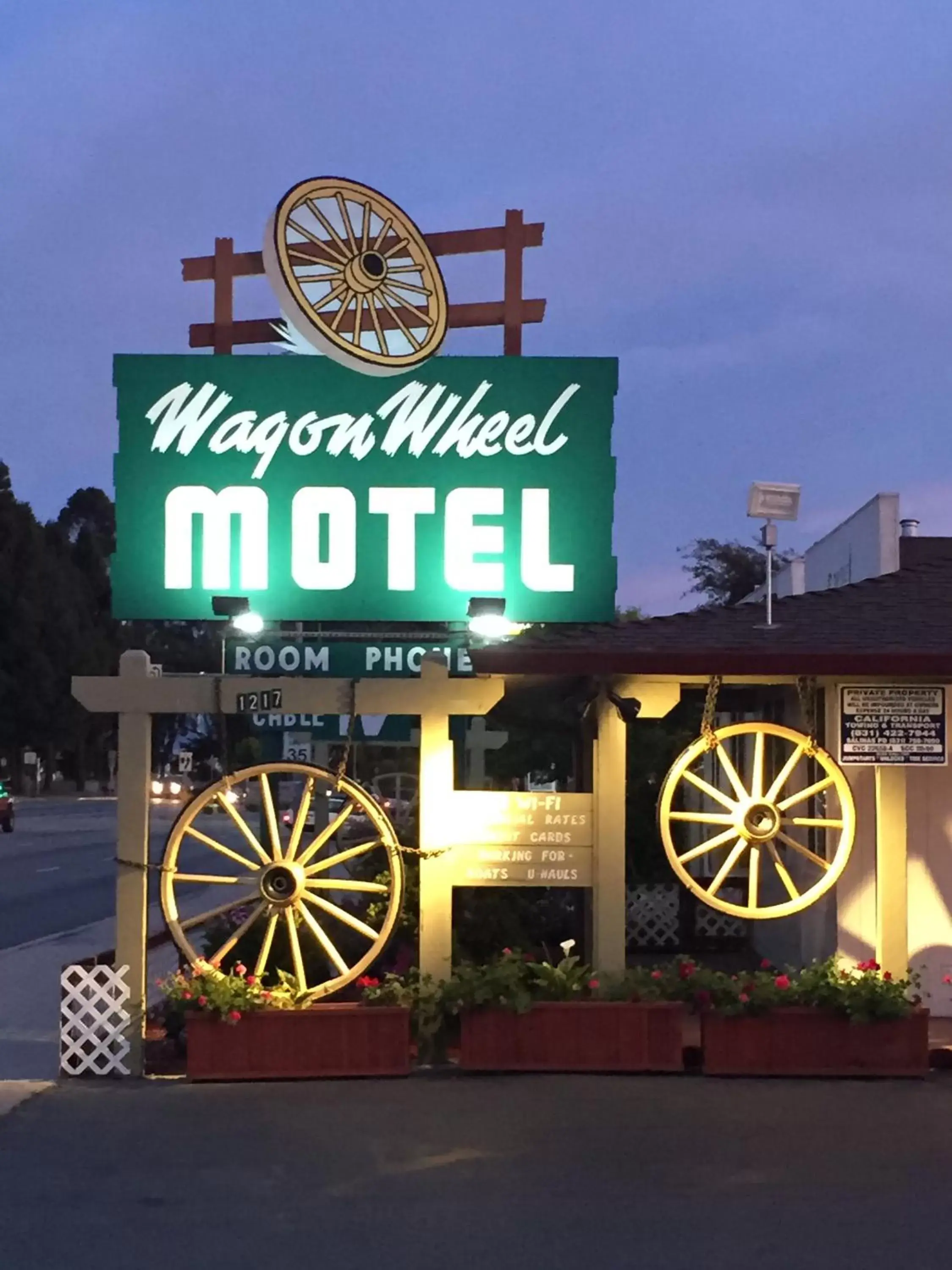 Property Logo/Sign in Wagon Wheel Motel