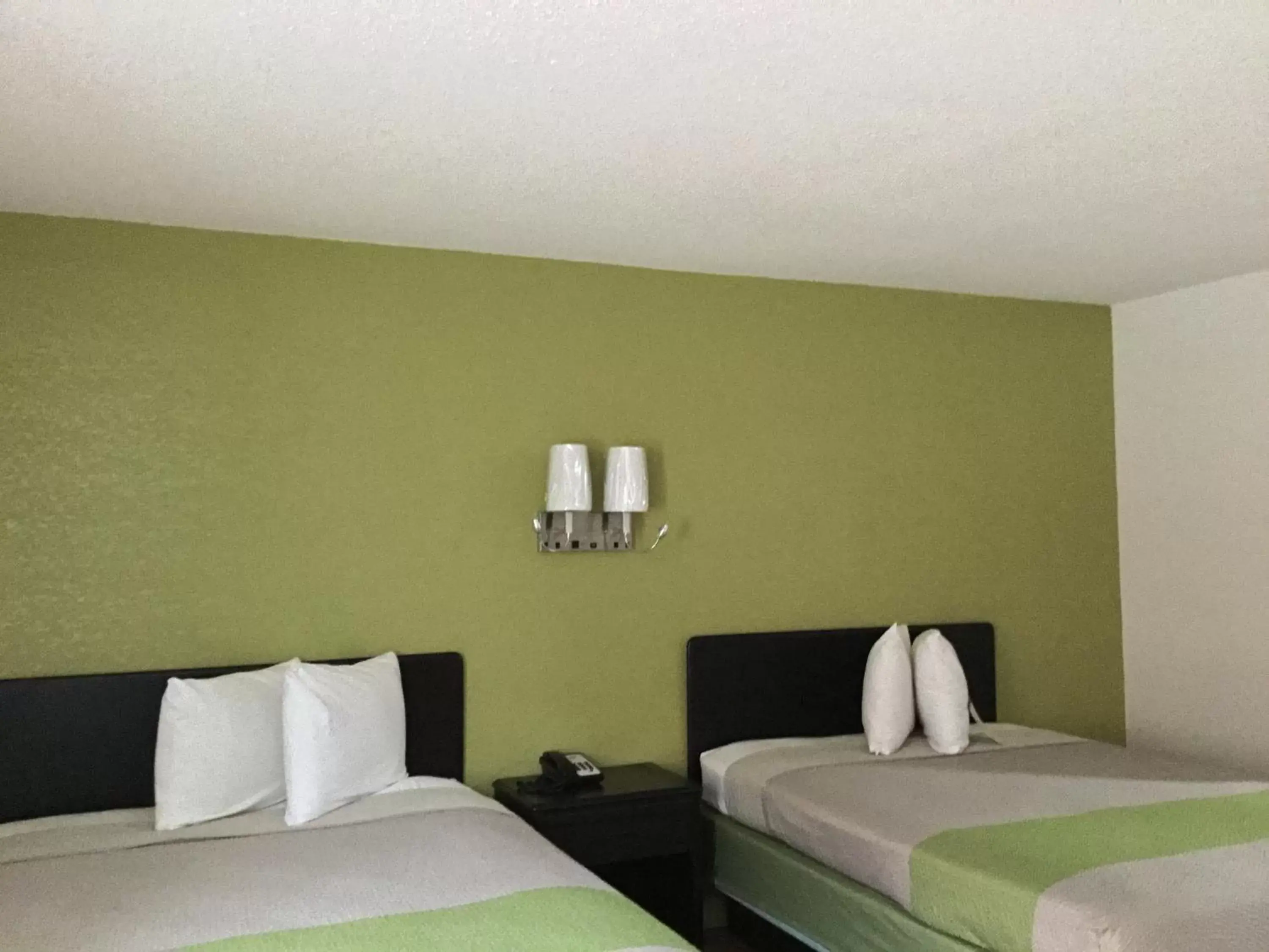 Bed in Motel 6-Augusta, KS