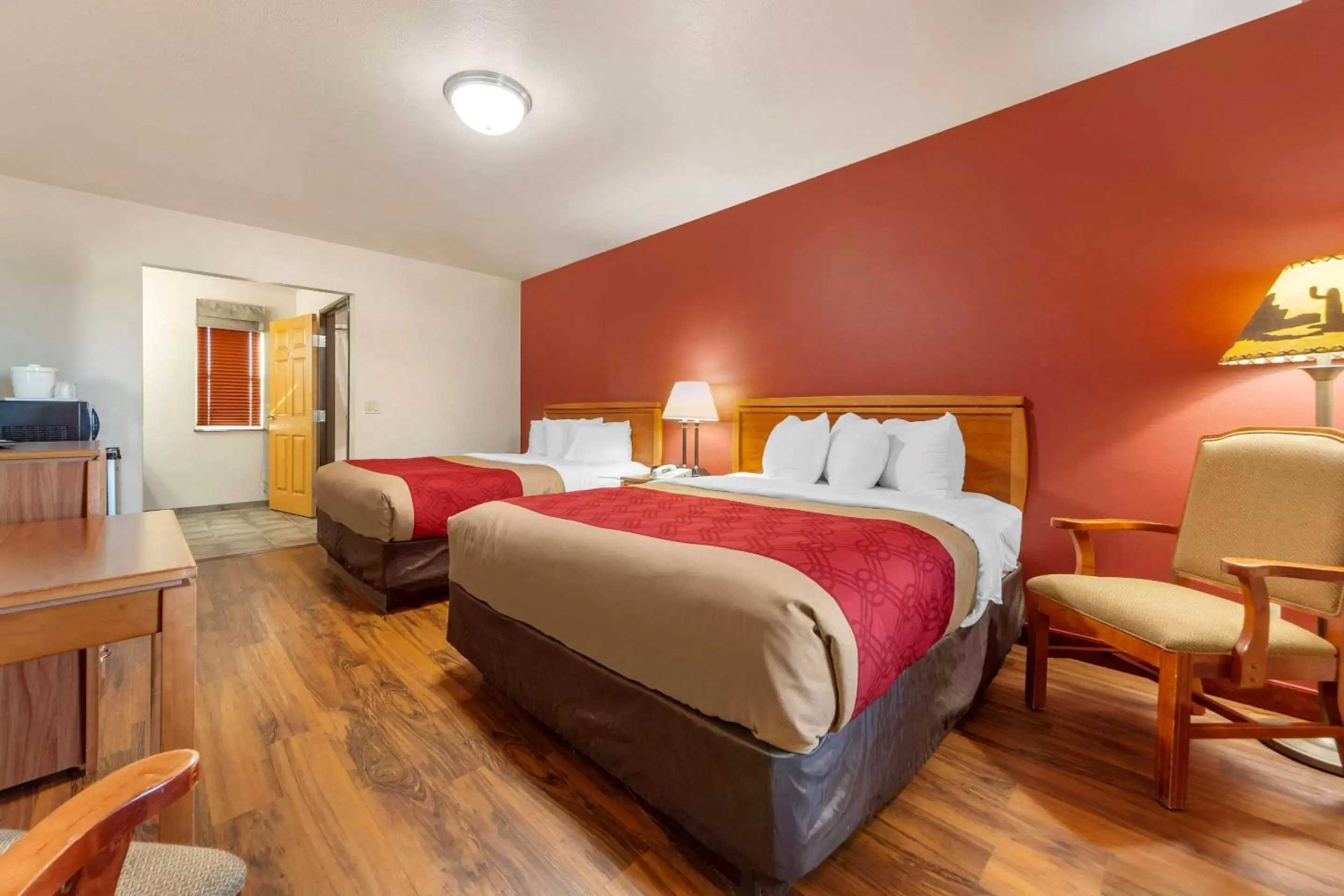 Photo of the whole room, Bed in Harmony Inn & Suites