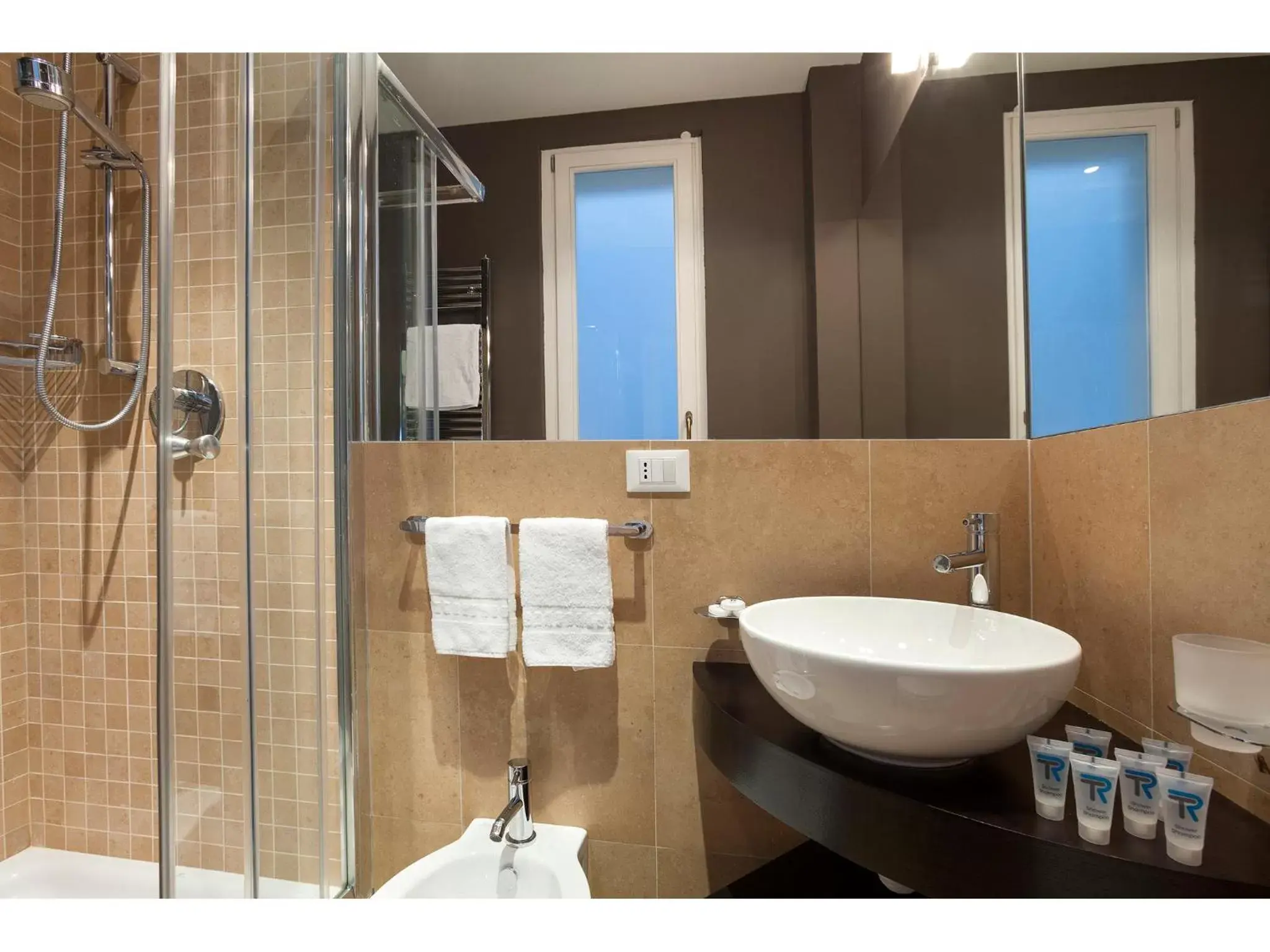 Bathroom in Trianon Borgo Pio Aparthotel