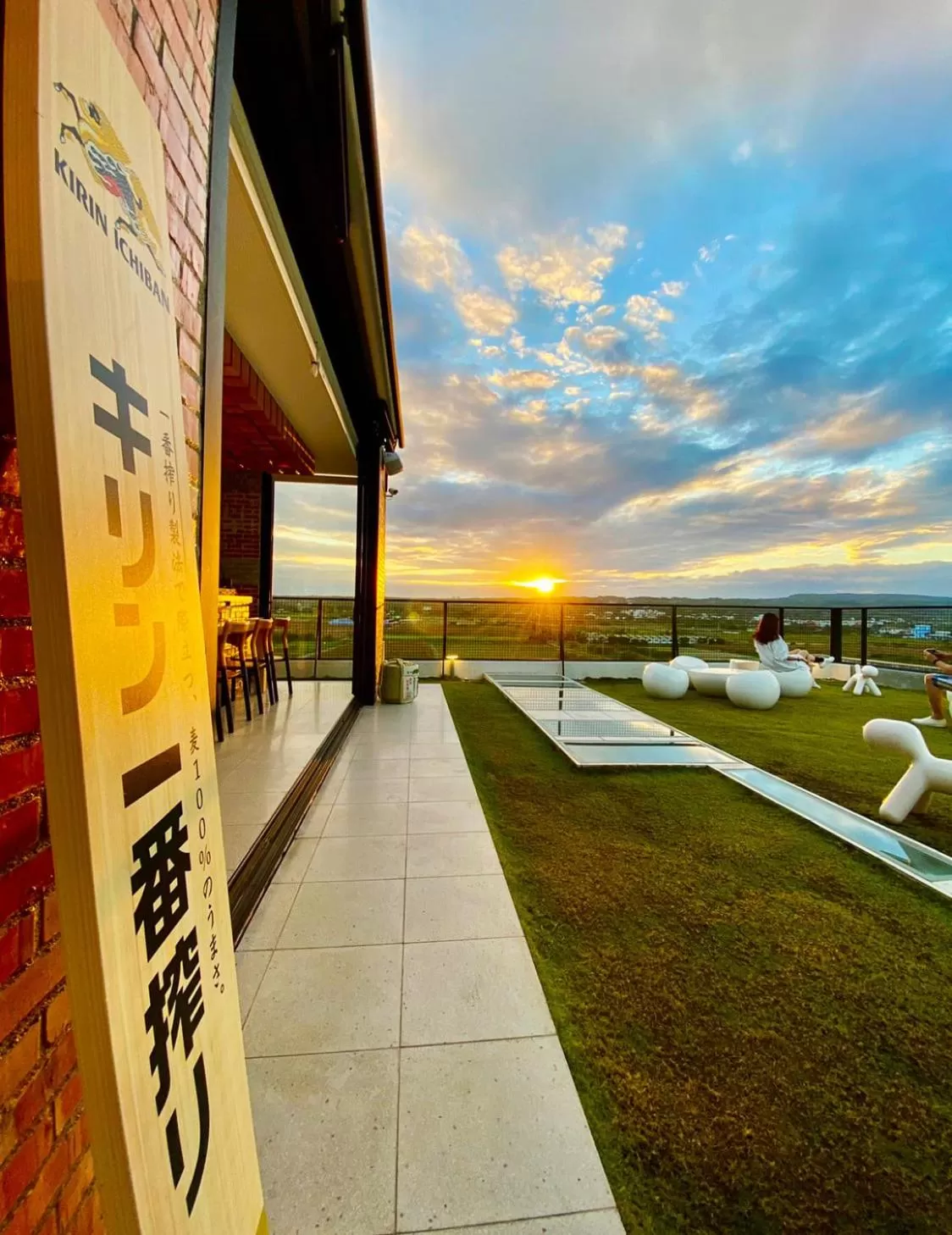 Restaurant/places to eat in FFF Hotel