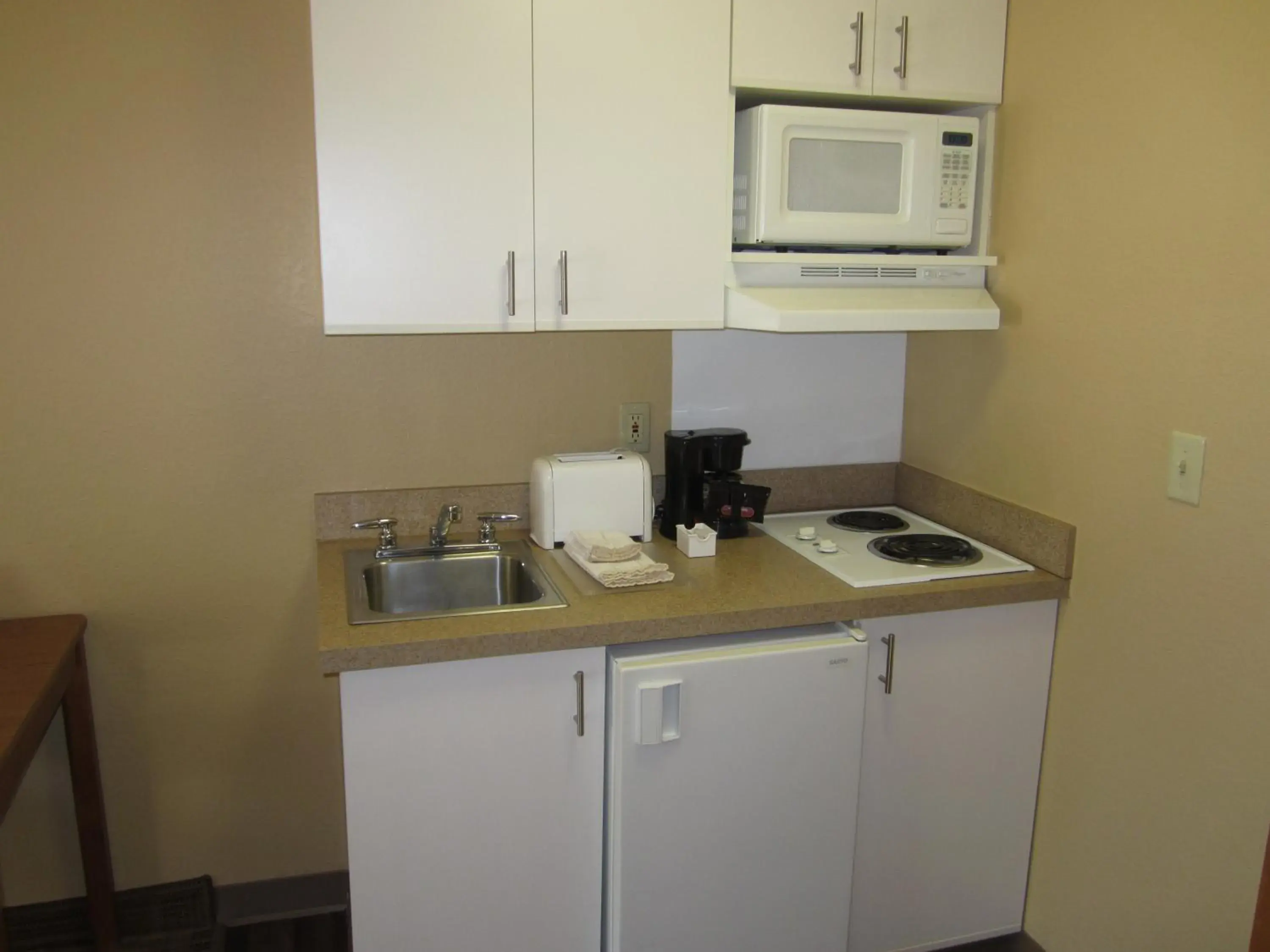 Kitchen or kitchenette, Kitchen/Kitchenette in Extended Stay America Suites - Austin - Round Rock - North