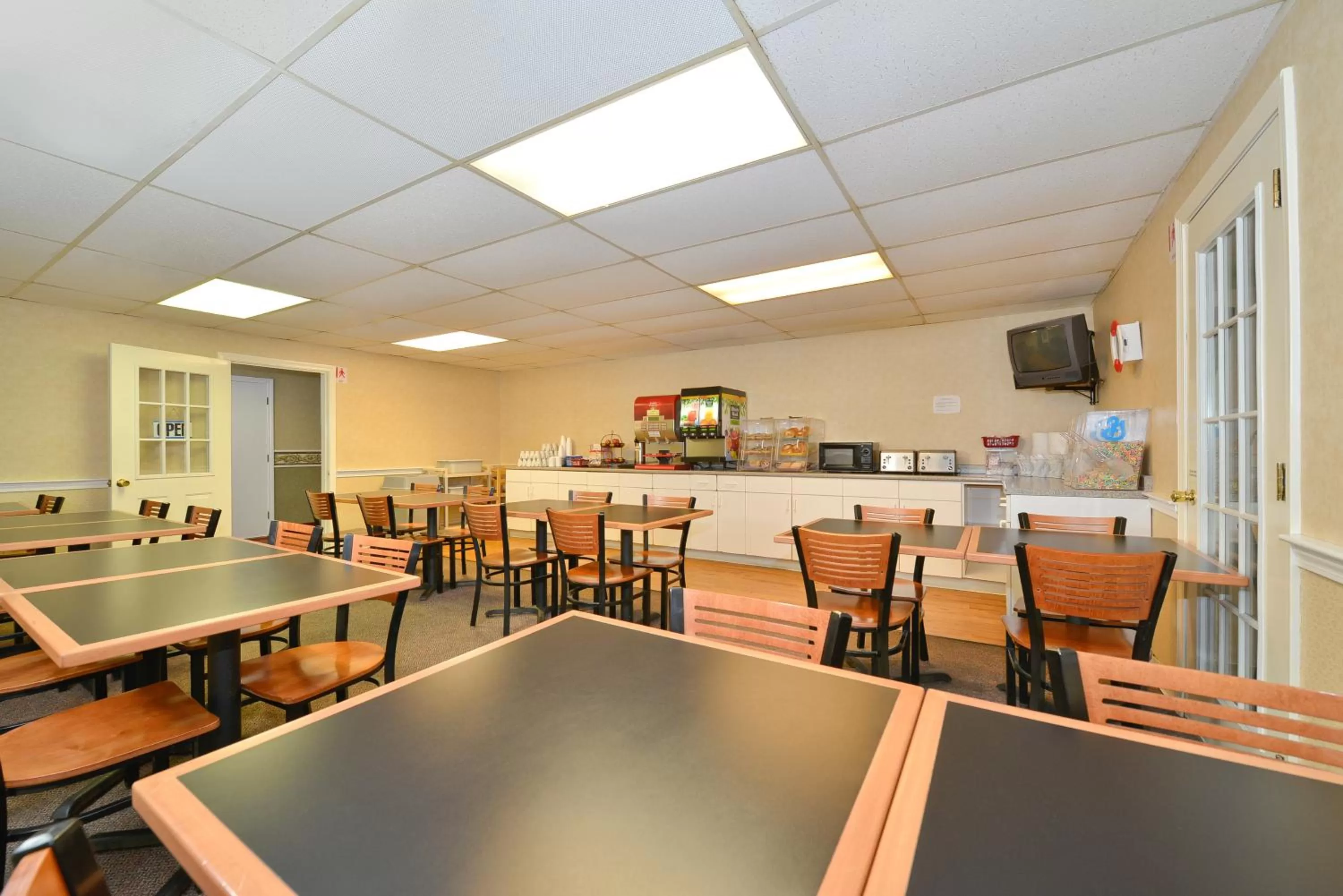 Restaurant/places to eat in Sandwich Lodge & Resort