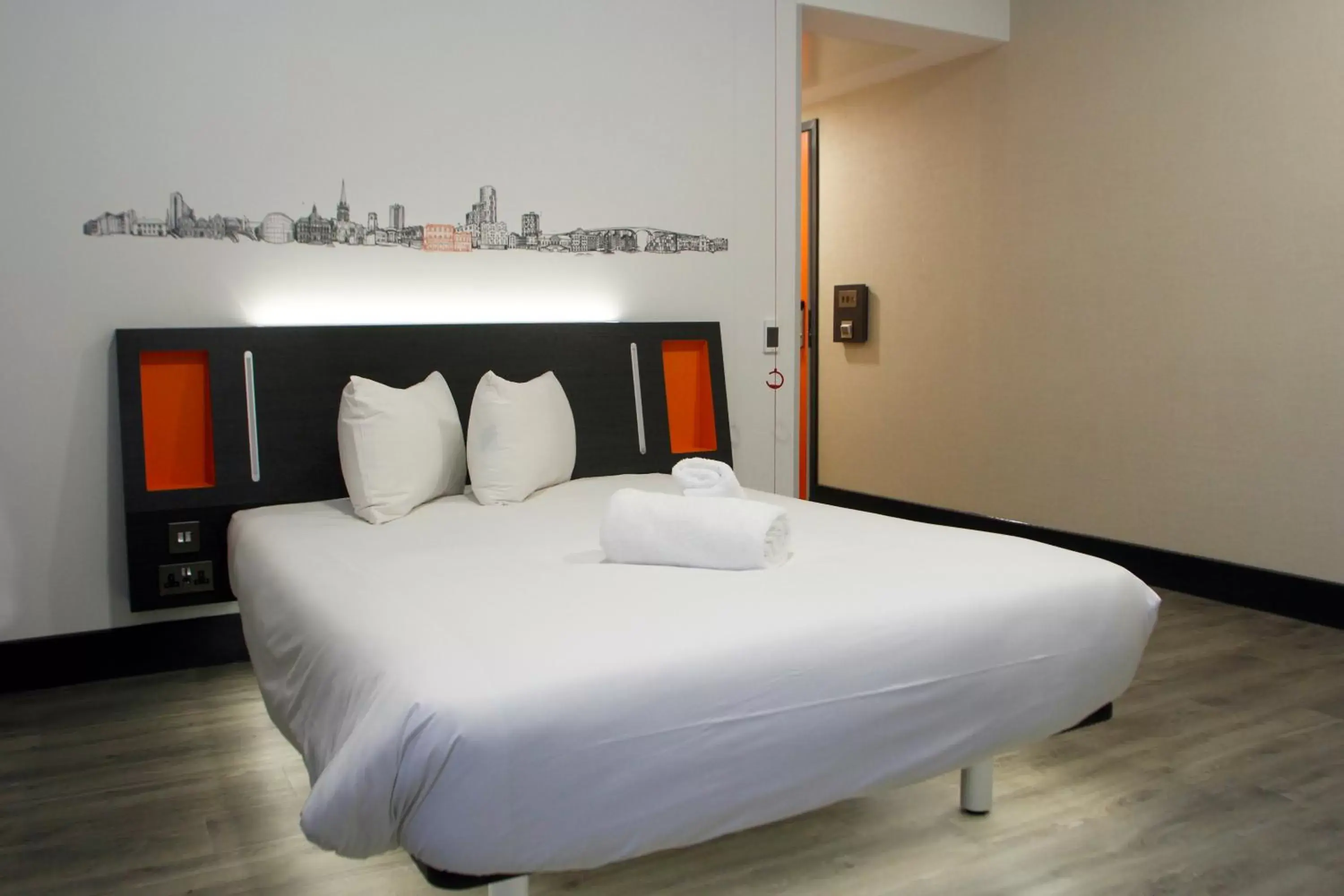 Bedroom, Bed in easyHotel Ipswich