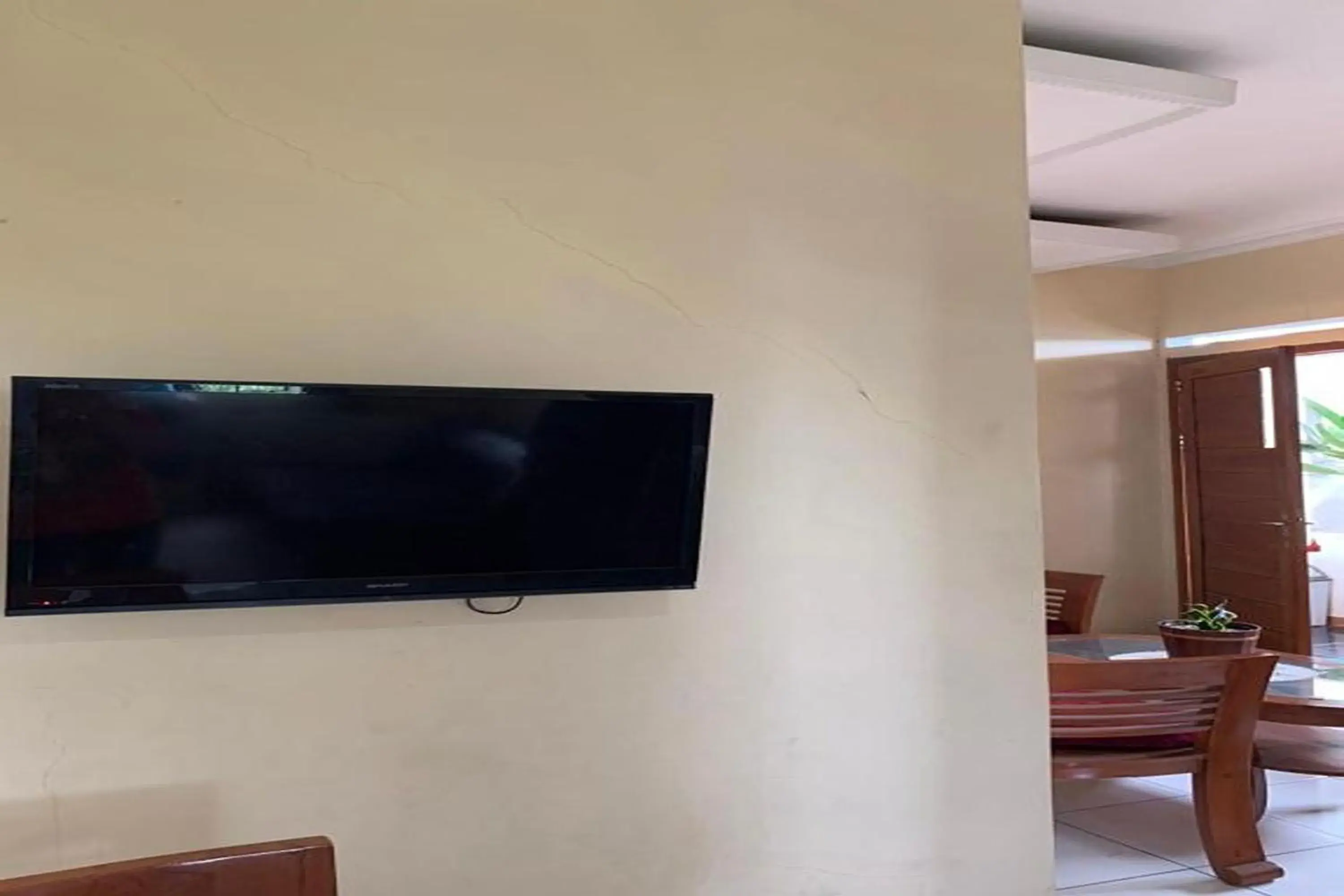 TV and multimedia, TV/Entertainment Center in Villa Buana Graha Syariah