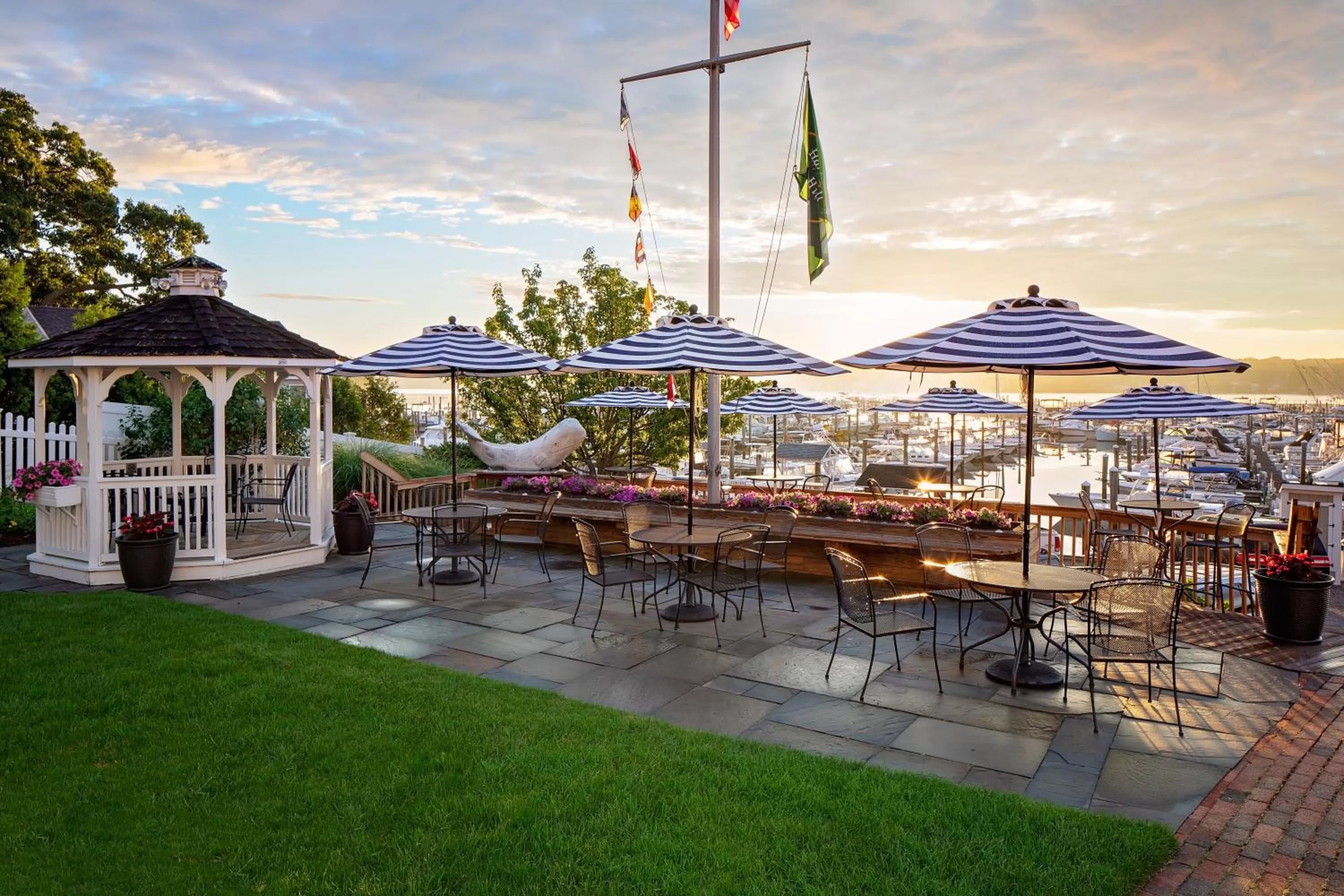 Inn at Harbor Hill Marina