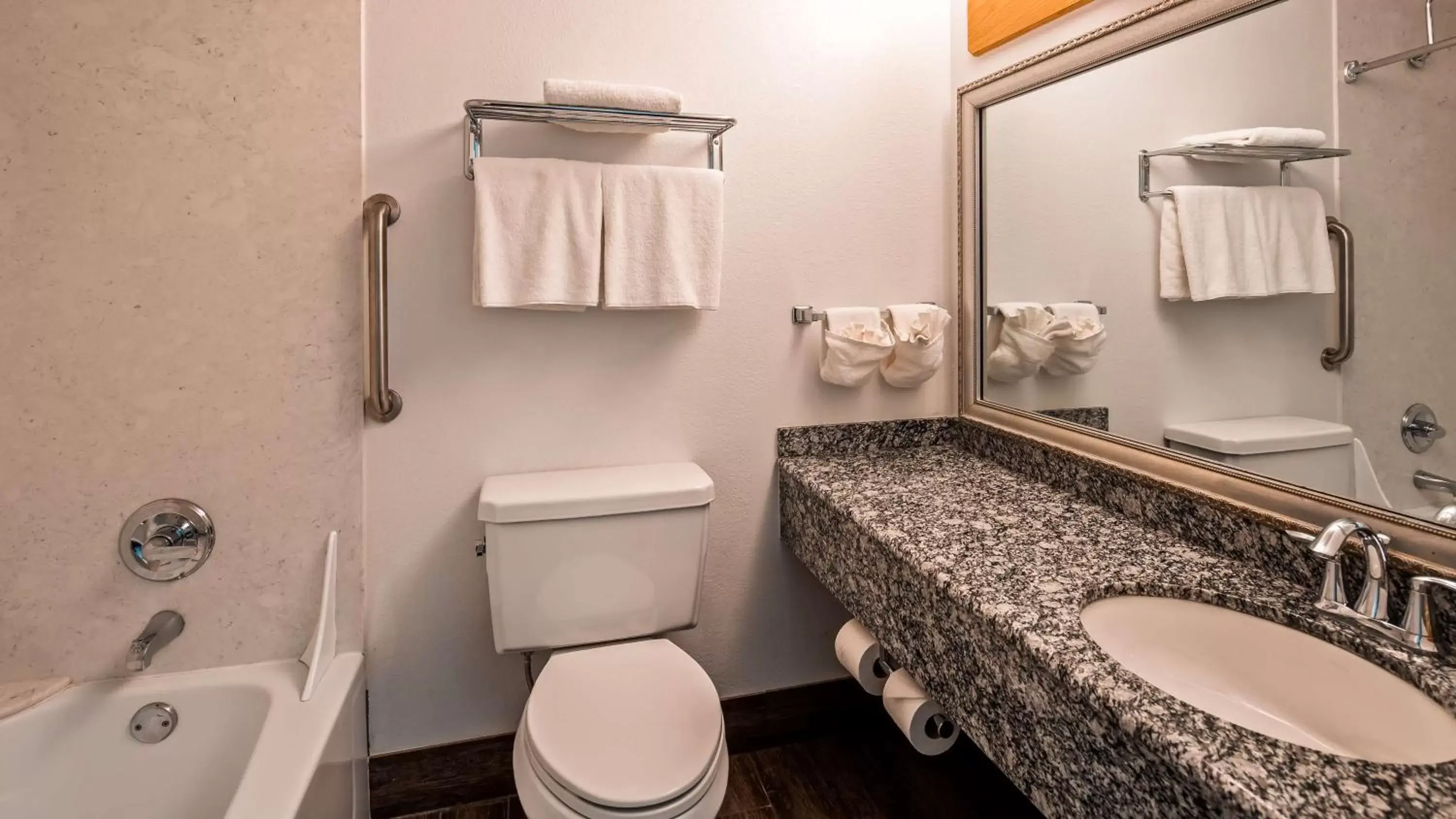 Photo of the whole room, Bathroom in Best Western Valdez Harbor Inn